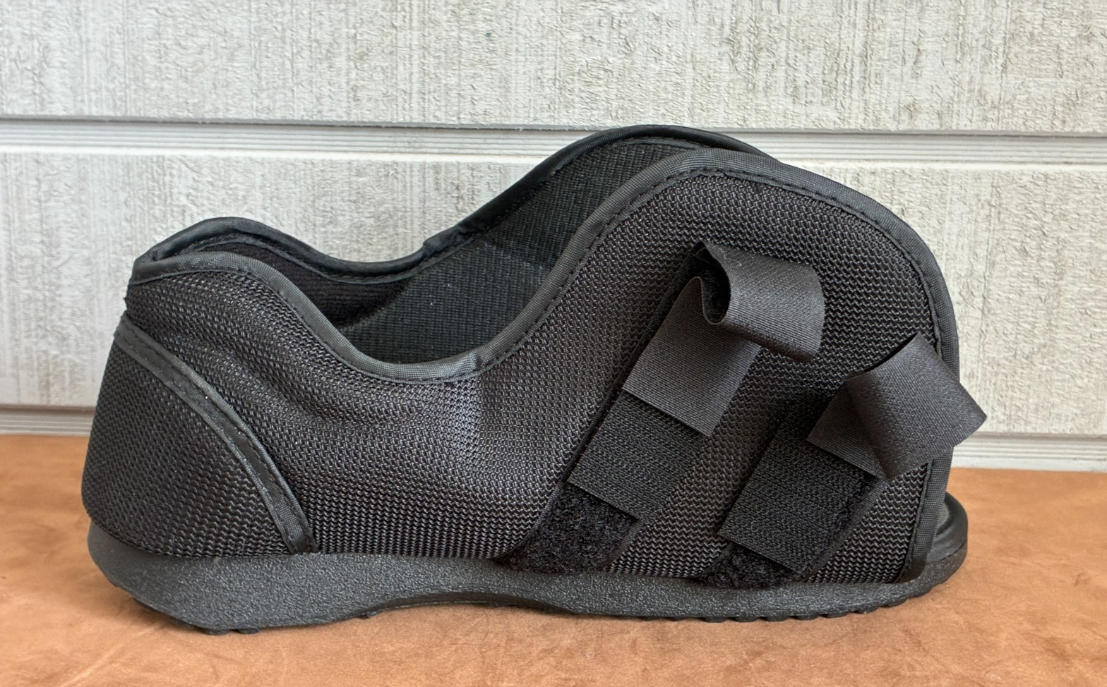BREG Women’s Post-Op Shoe ~ Size Medium ~ #100612-030 ~ Fits Left or Right Foot