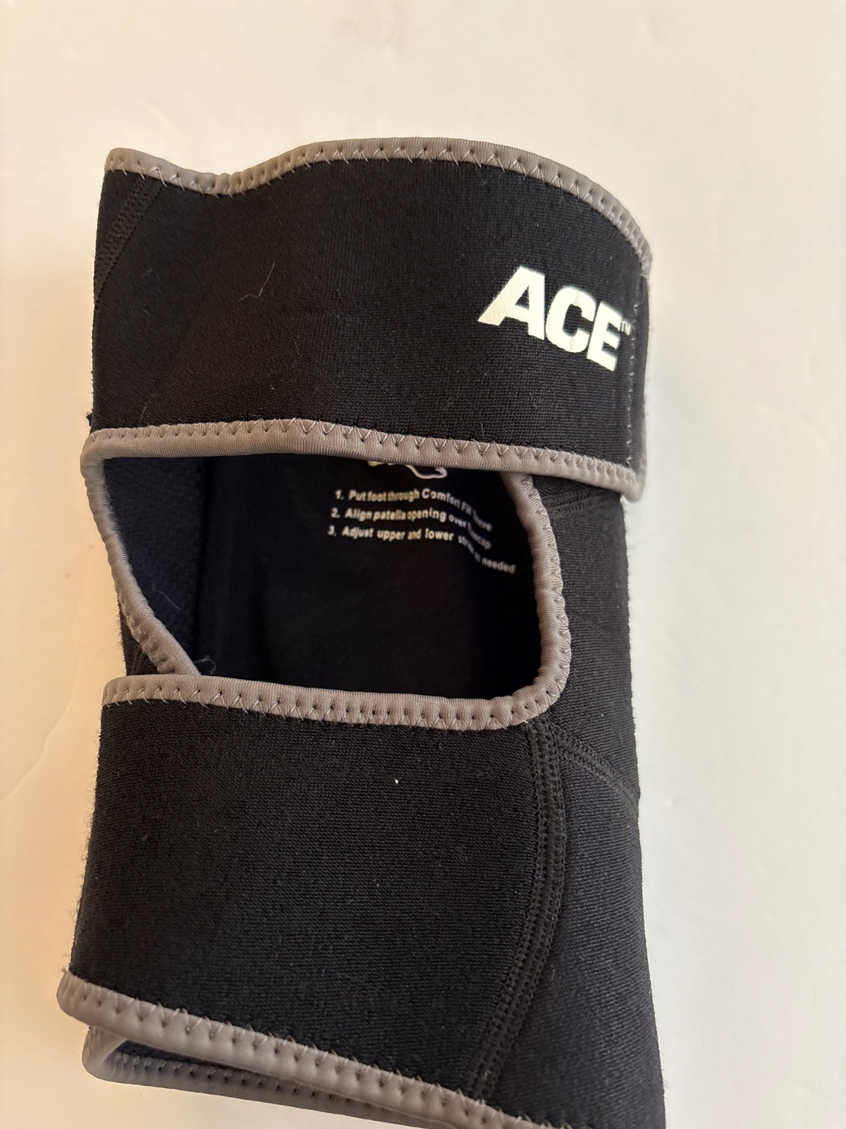 ACE Comfort Fit Knee Brace One Size Adjustable Compression Patella Support Black