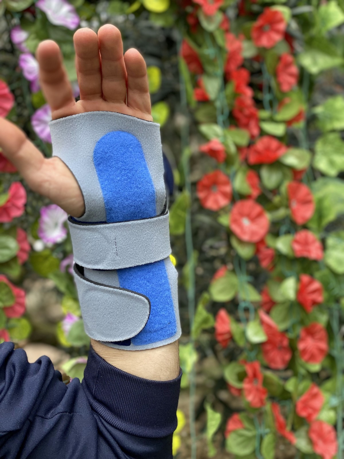 Bauerfeind Manuloc Wrist Stabilizing Support Size 1 Left Carpus Joint