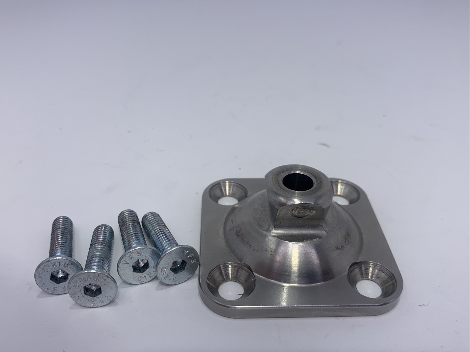 Bulldog prosthetic leg part, component, adapter, 4 hole male pyramid plate.