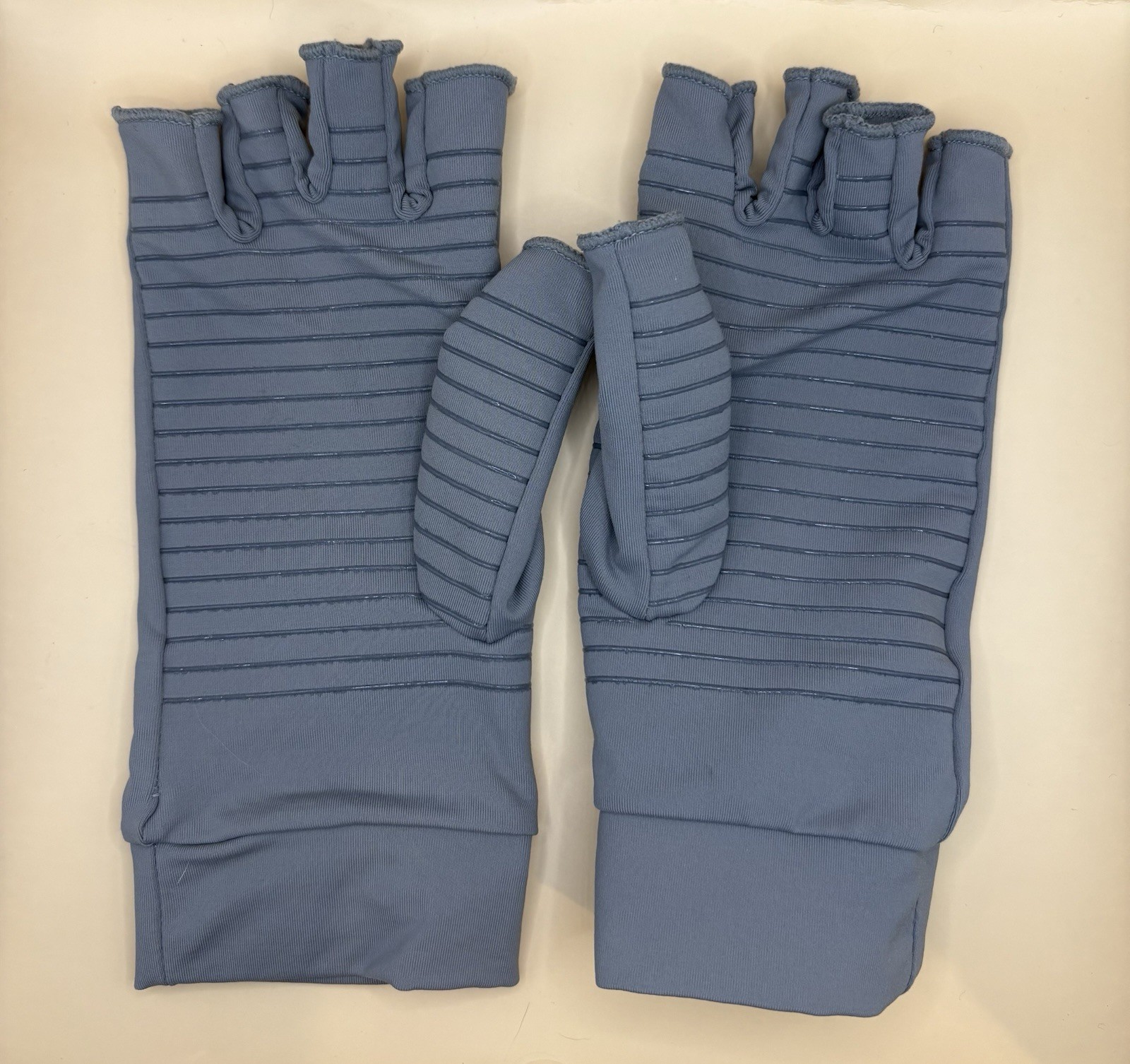 Copper Fit Hand Compression Glove – Gray – S/M