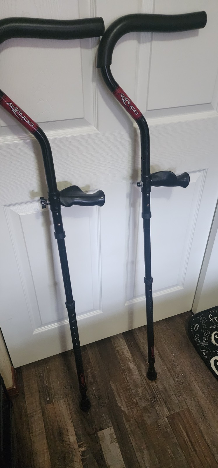 DonJoy Rebound Ergonomic Crutches Short Size