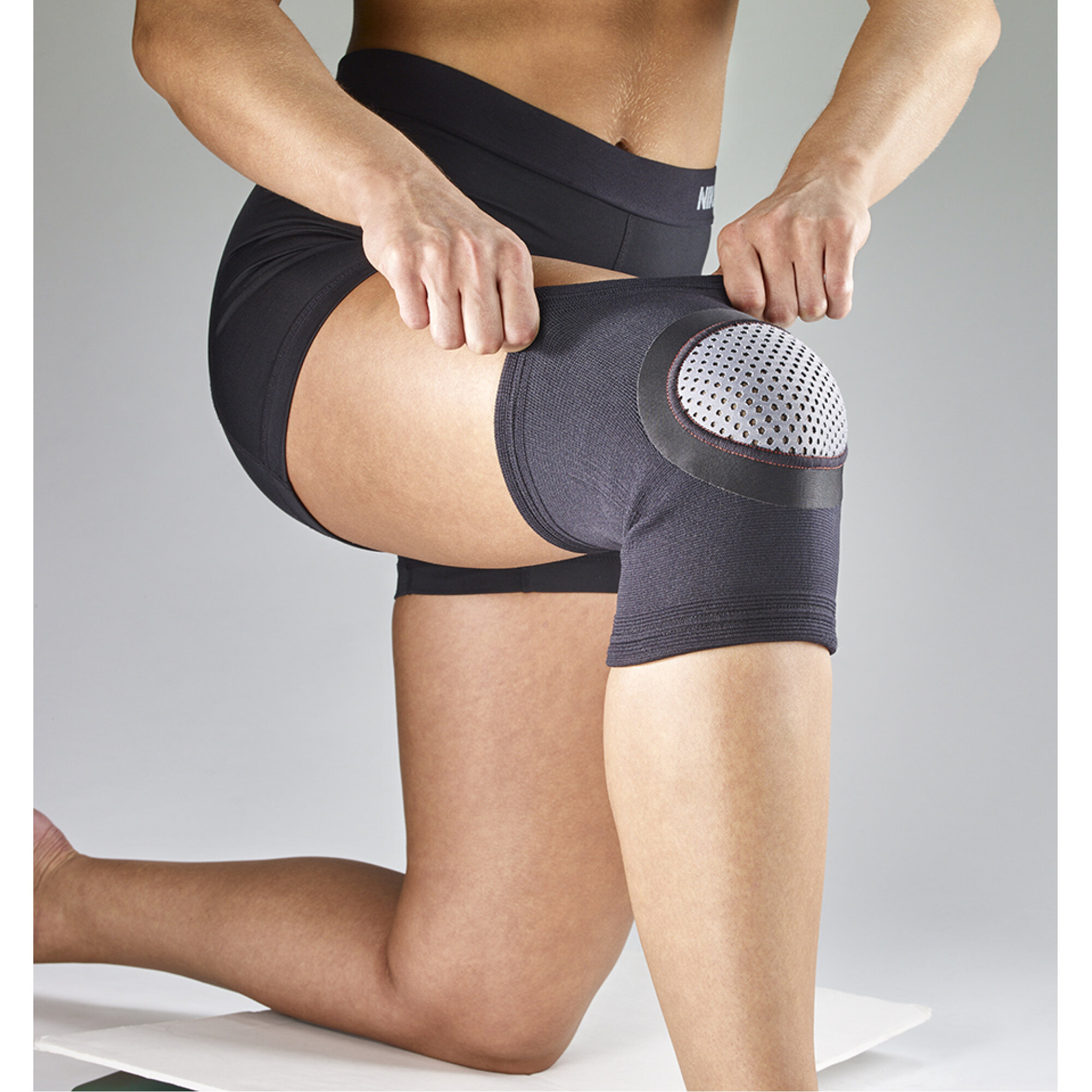 ACE Compression Knee Support 907001, SM/MED