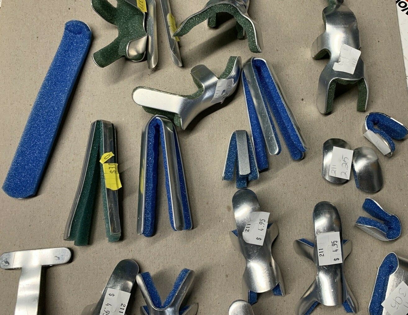 (30) Assorted Style Finger Splint & Protectors, Left or Right Hand