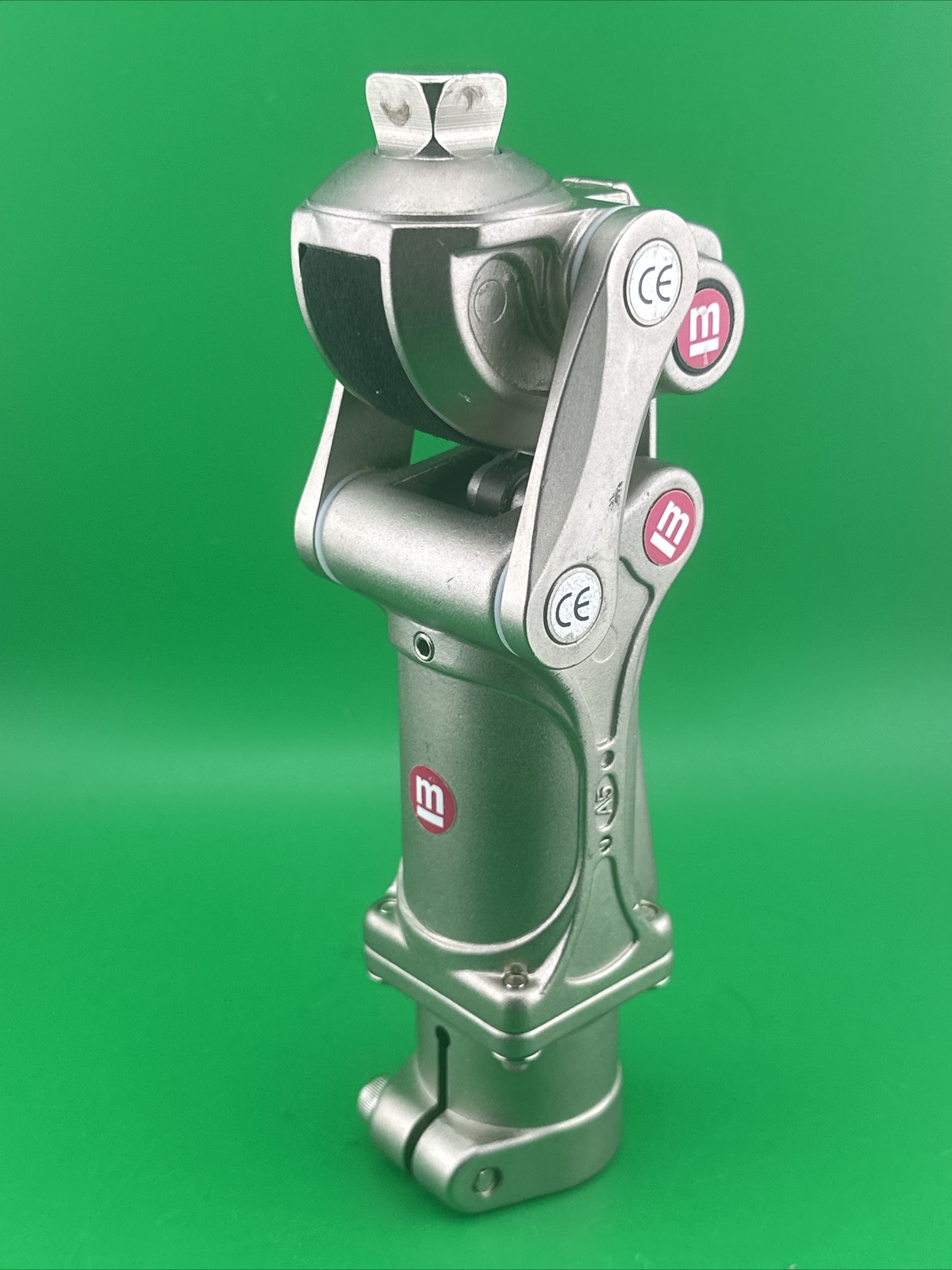 Medi Ossur OP2 Polycentric Pneumatic Prosthetic Knee.