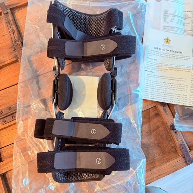 DR Medical Dual OA Reliever Right Knee Brace Small KB0104-147R-01