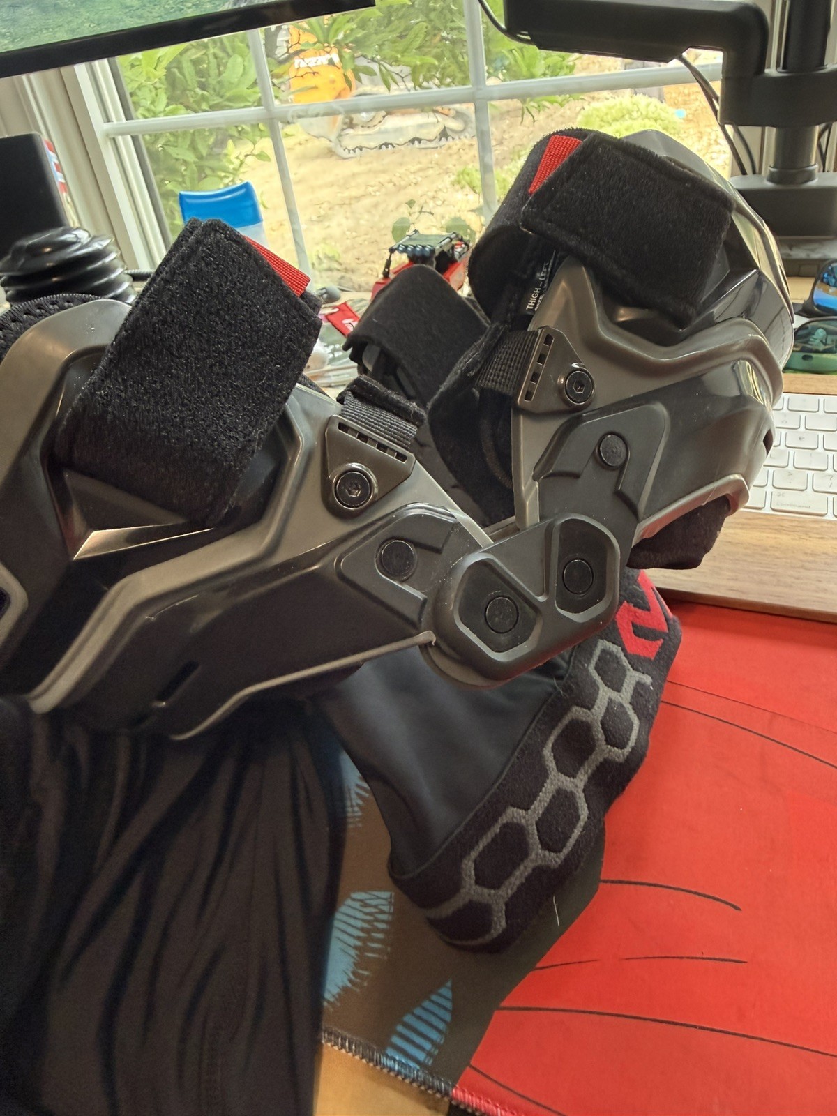 McDavid MD4200 SL1 Bio Logix Knee Brace Semi-Rigid with Hindge Left Leg- Black