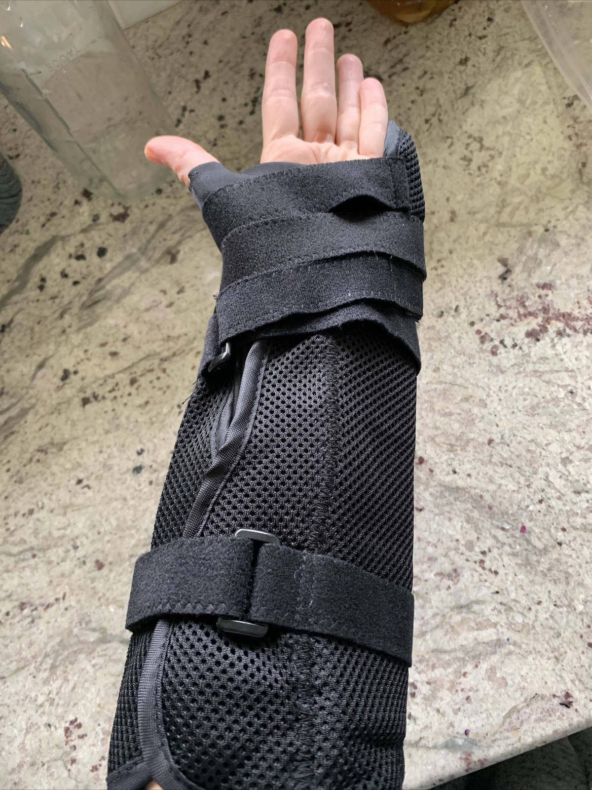 Comfortland Premium Wrist Hand Splint 31-501 – Universal – L3915 / L3916 – NEW