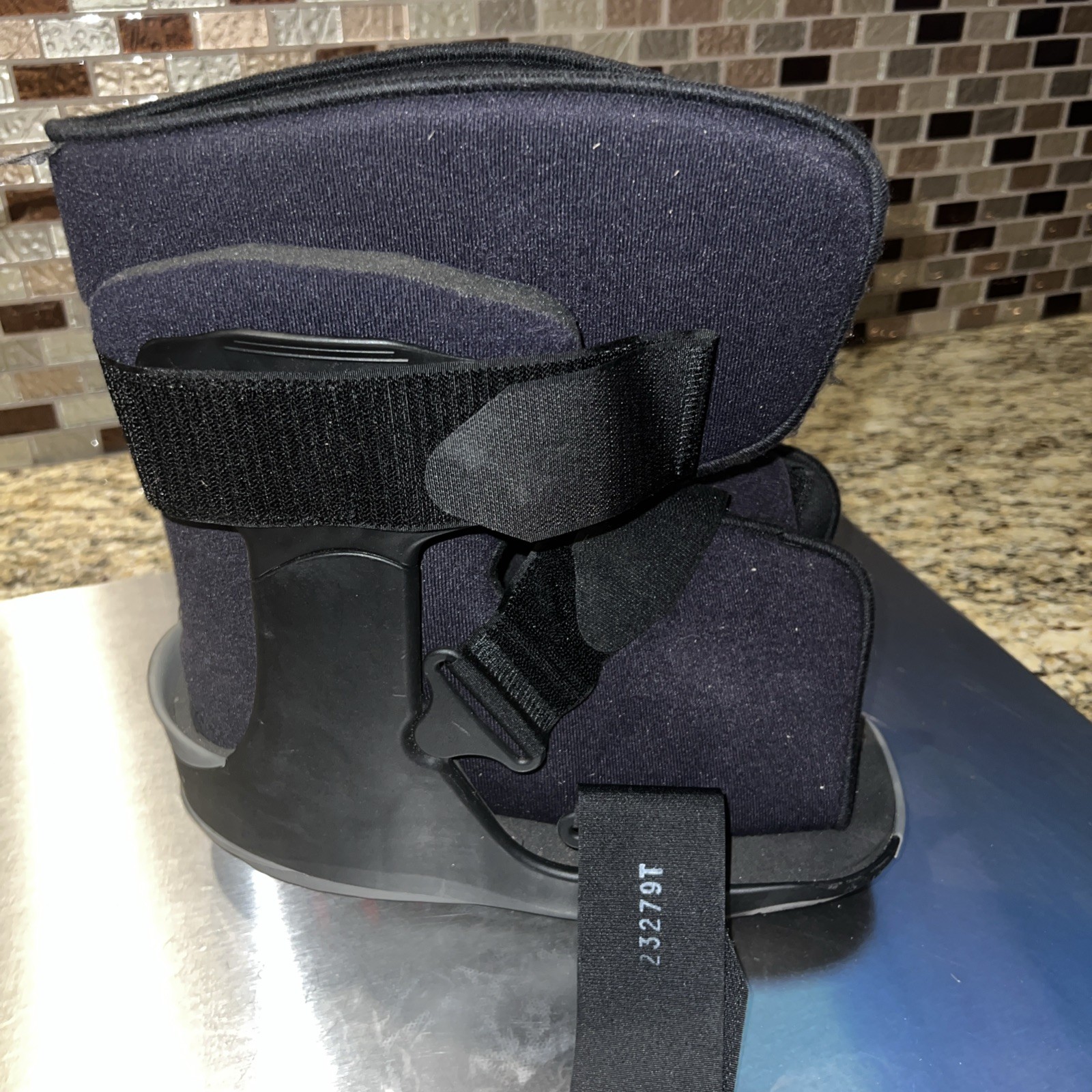 BREG Walking Boot Inflatable Ankle Surgery Brace Size Medium 12”H Medium