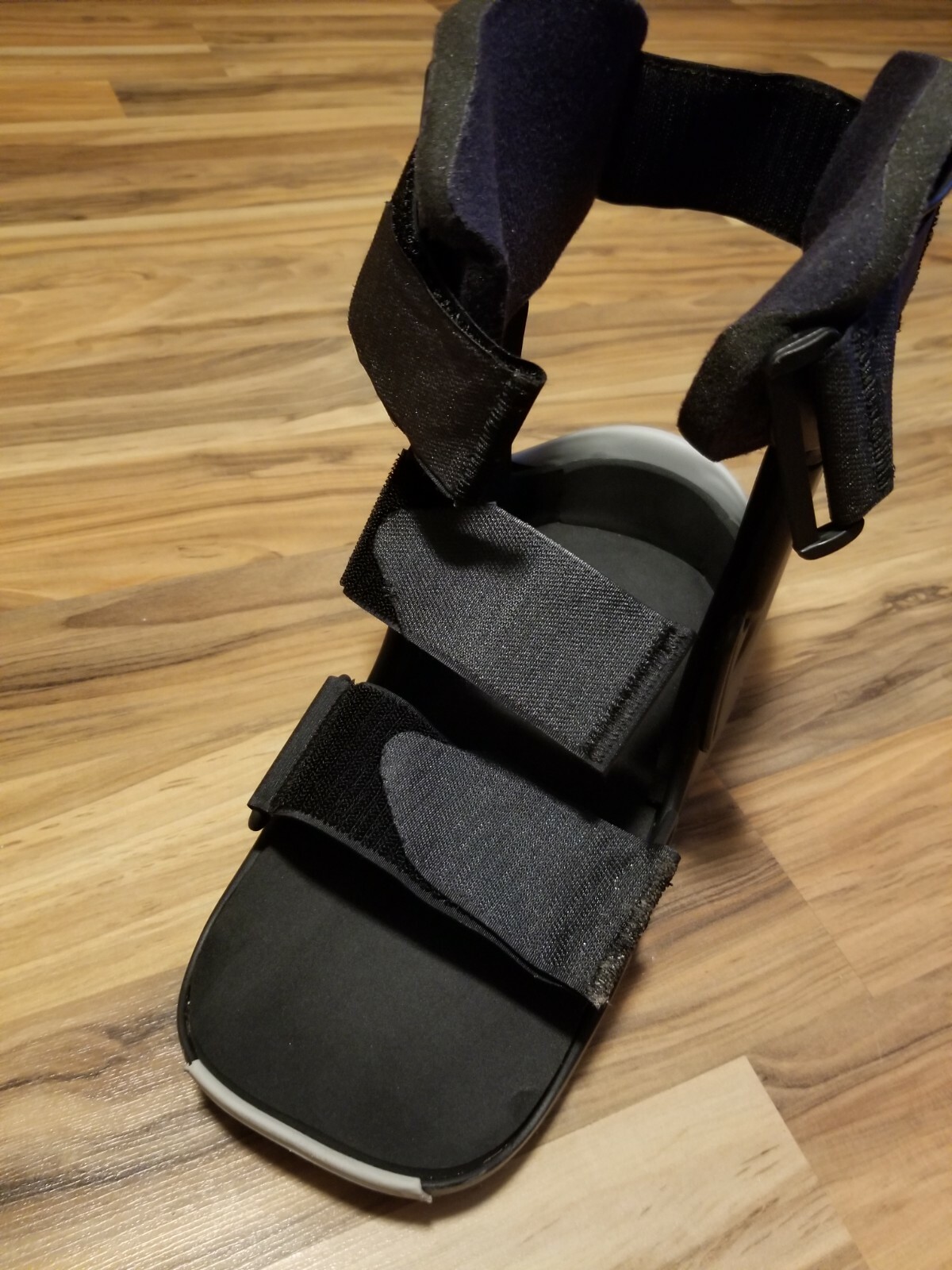Barely Used – Pair of Ovation Medical Short Pneumatic Air Walker Boots with pads