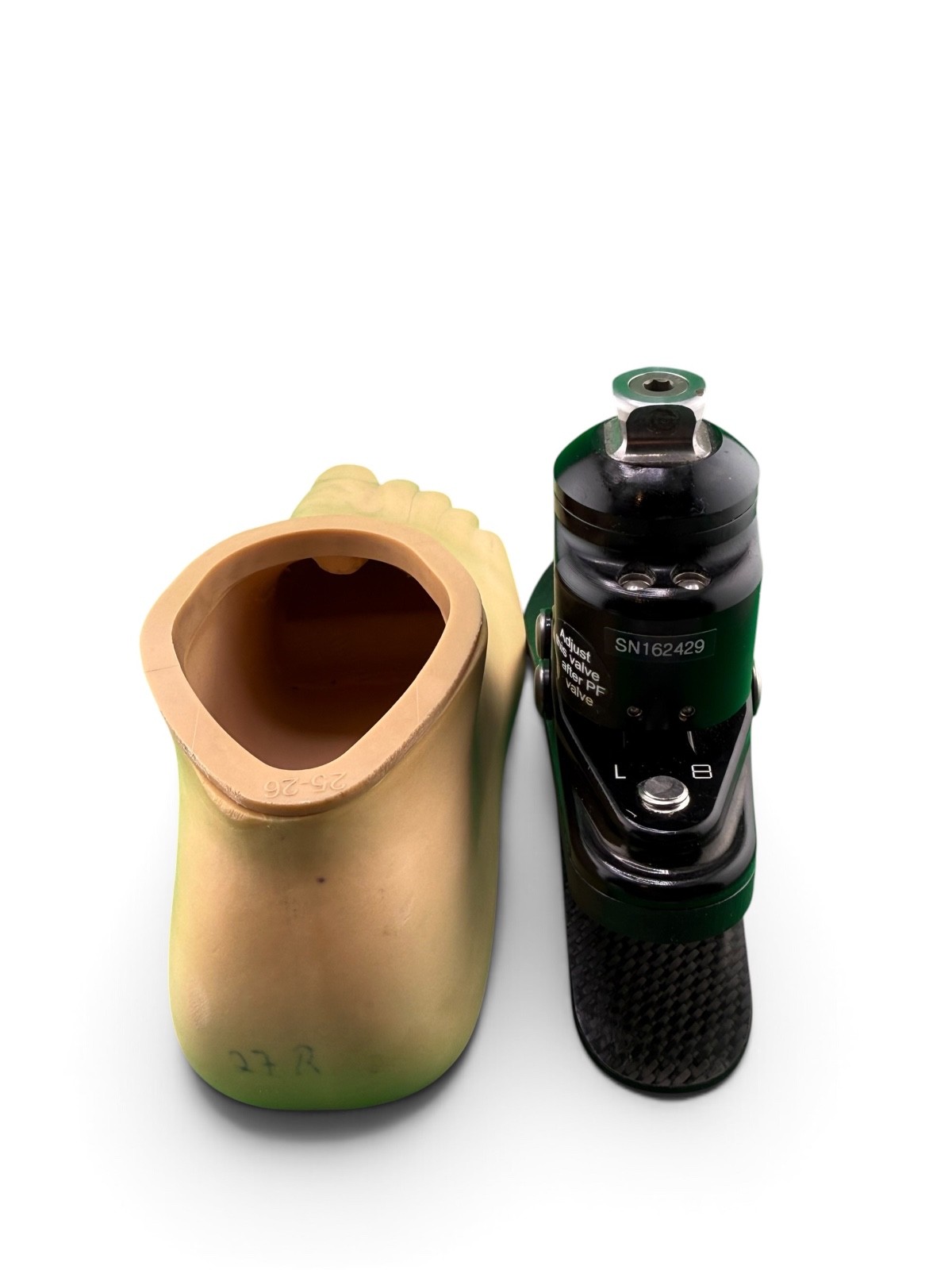 Blatchford echelon hydraulic ankle prosthetic foot. Size 27. Category 2. Right