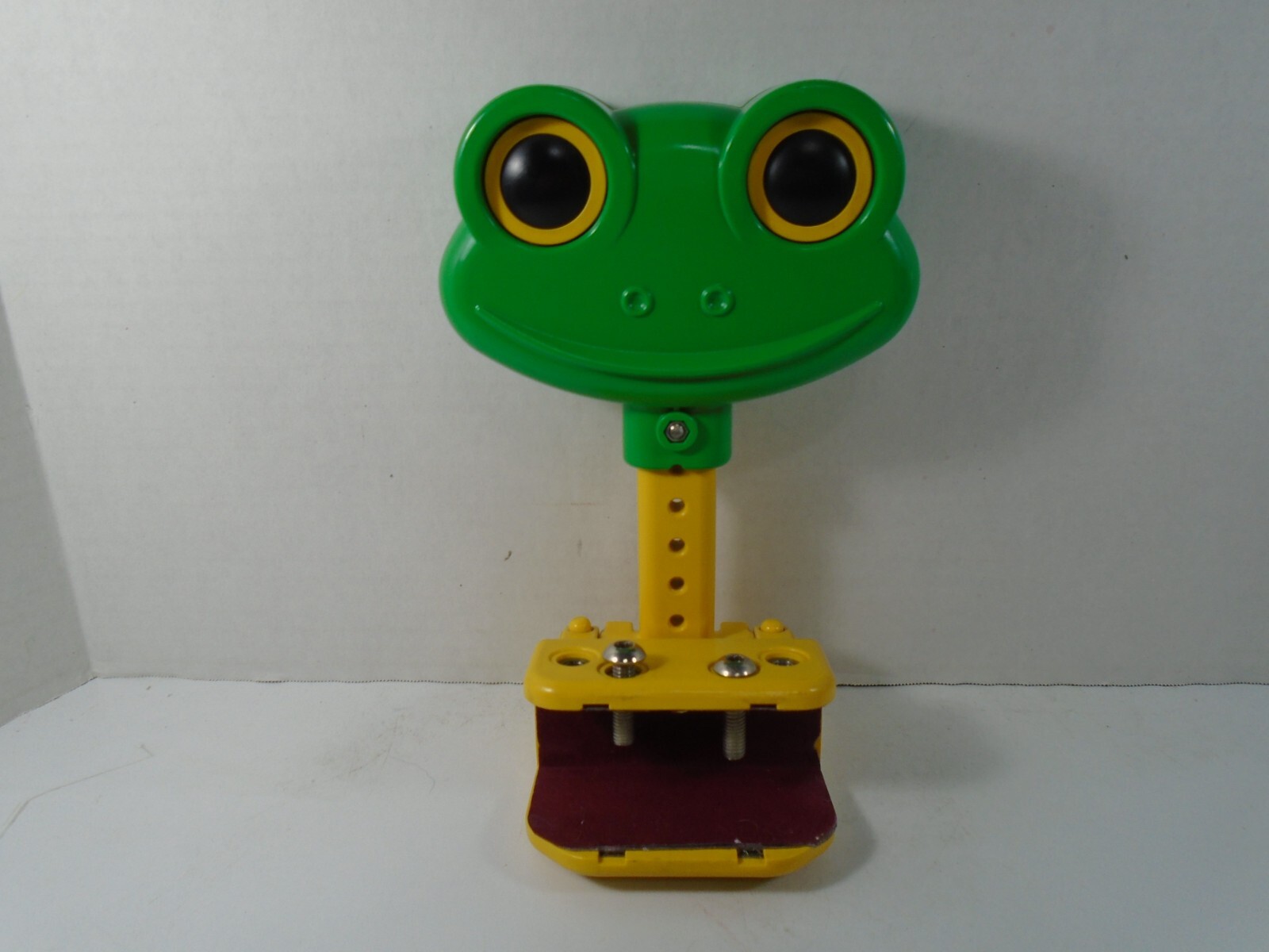 YISHIBAO–SITTING POSTURE CORRECTOR (LOOK) FROG DESIGN