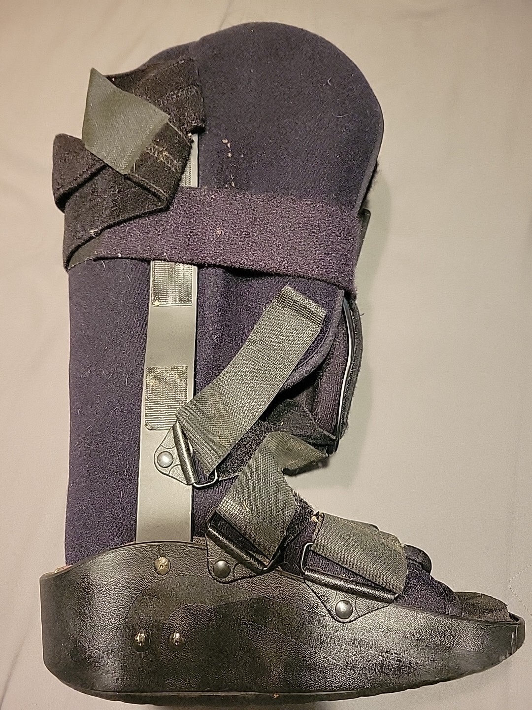 DeRoyal Orthopedic Walking Boot Size Medium MaxTrax DJO