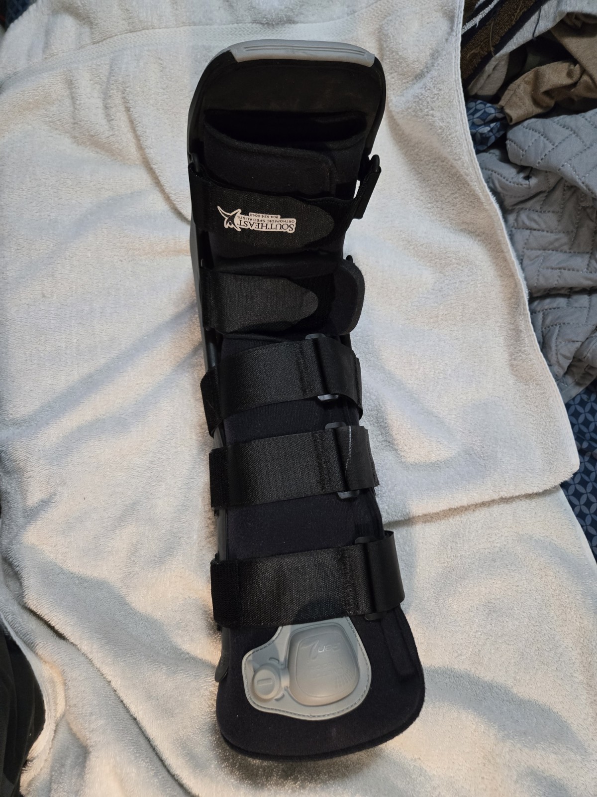 Ovation Medical Air Walker Tall Post-Surgery Size Large, 100617-040 Boot – used