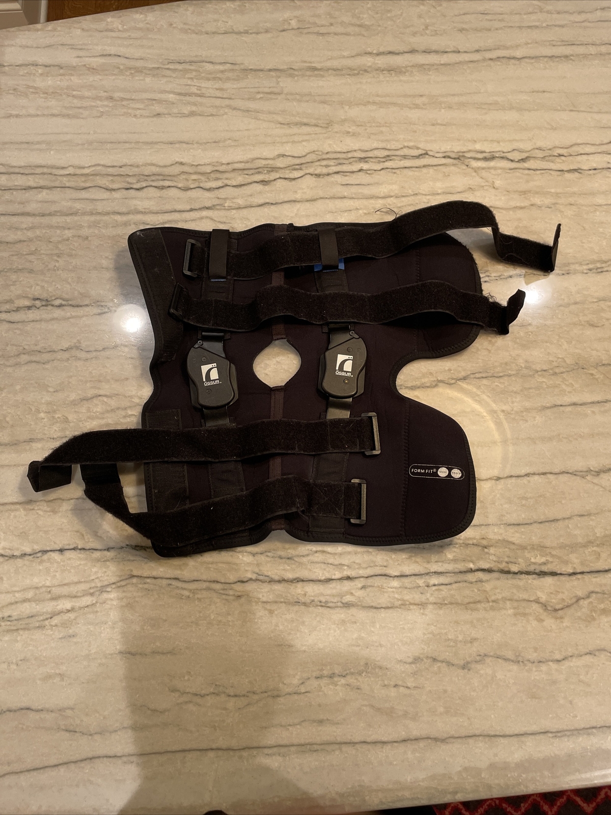 Ossur Form Fit Knee Brace Small Black Hinged Breathable Hook & Loop Wrap