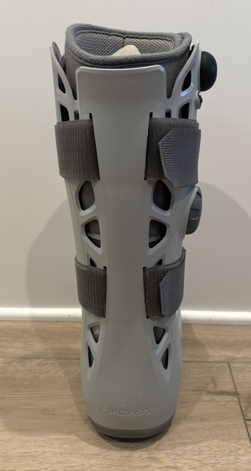 Aircast Walking Boot Size Medium – SoftStrike Pneumatic Walker Brace – EUC