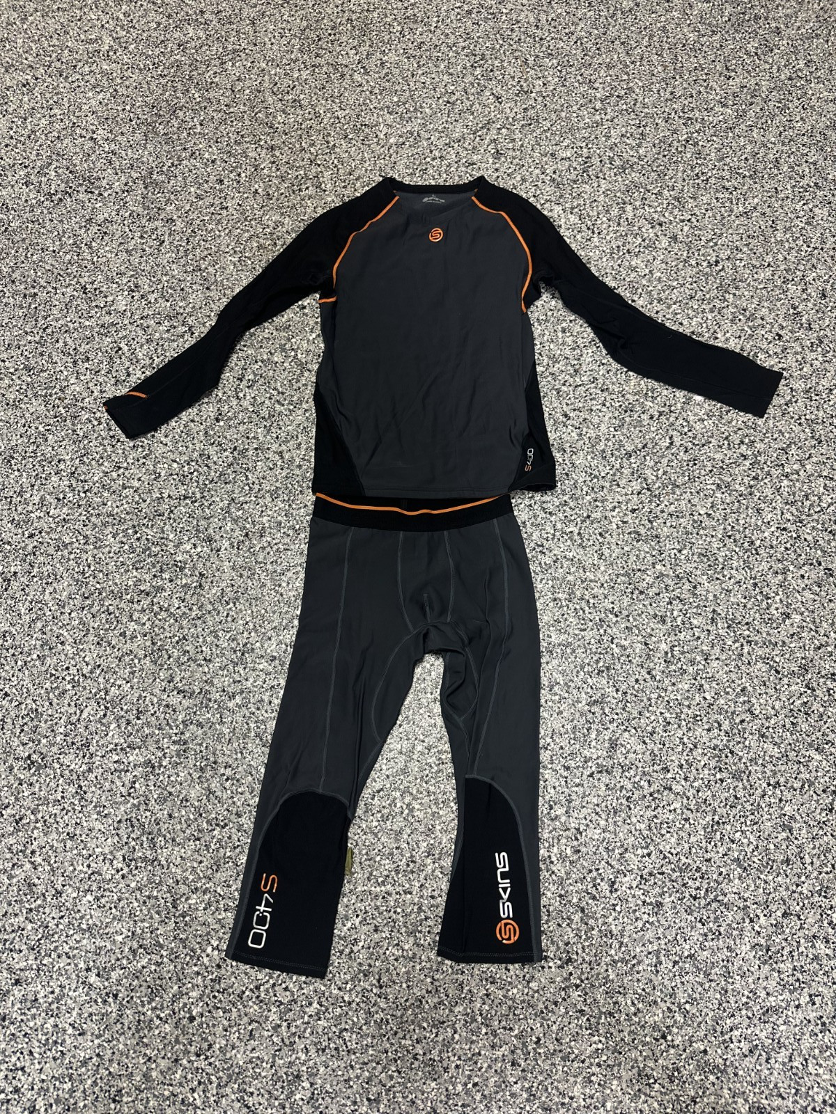 SKINS S400 Thermal Compression Set Size Large — Long Sleeve Top + 3/4 Tights