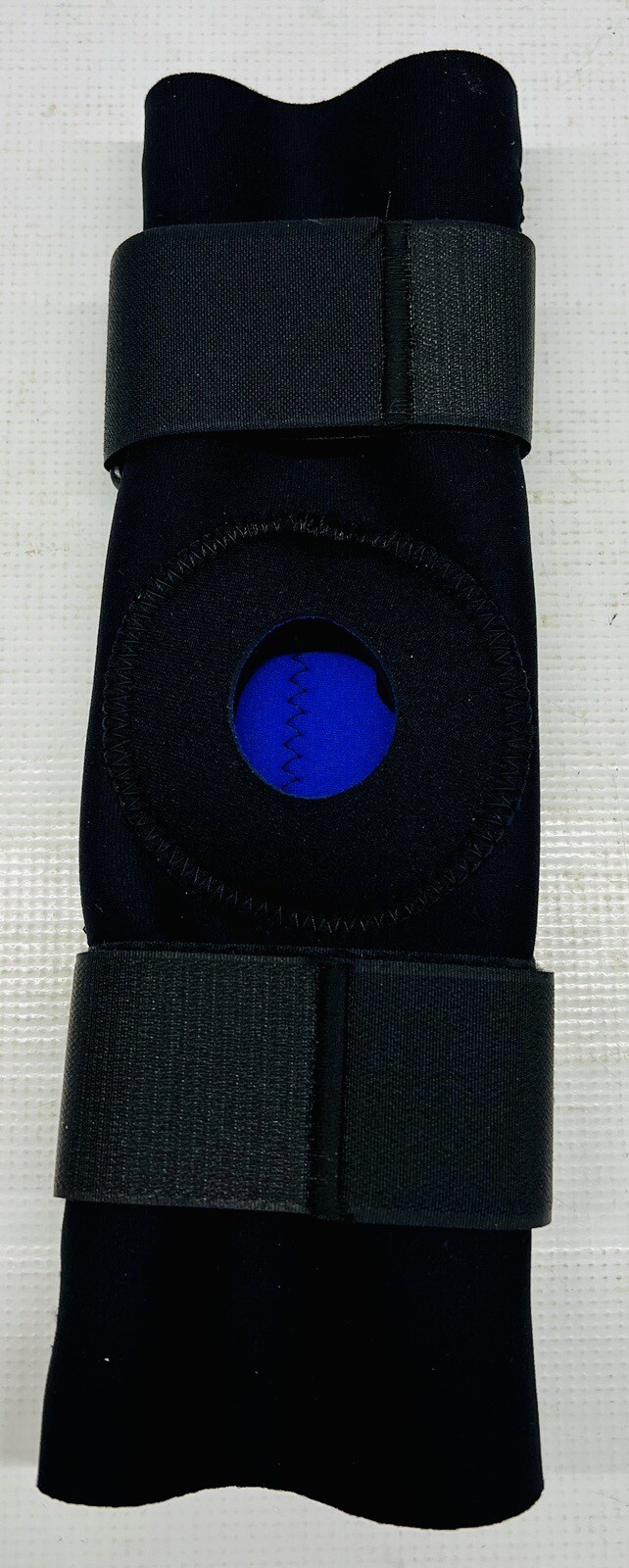 DJ Orthopedics STABILIZED KNEE SUPPORT – Open Patella, Medium – Model 79-82755