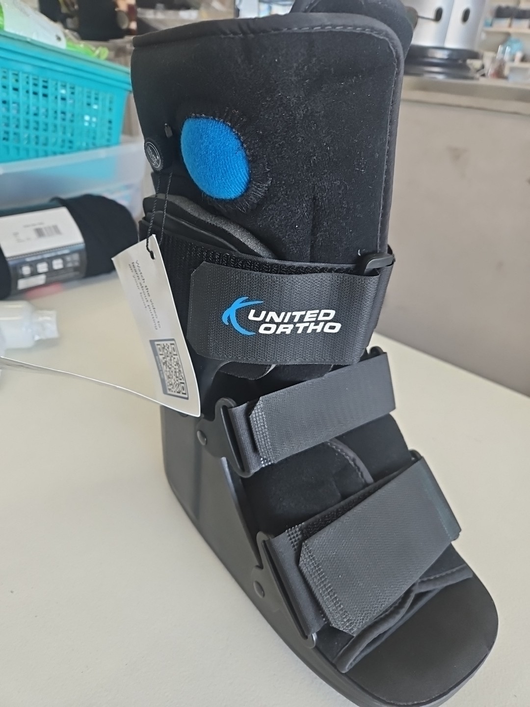 United Ortho Short Air Cam Walker Fracture Boot Small Black Size Medium