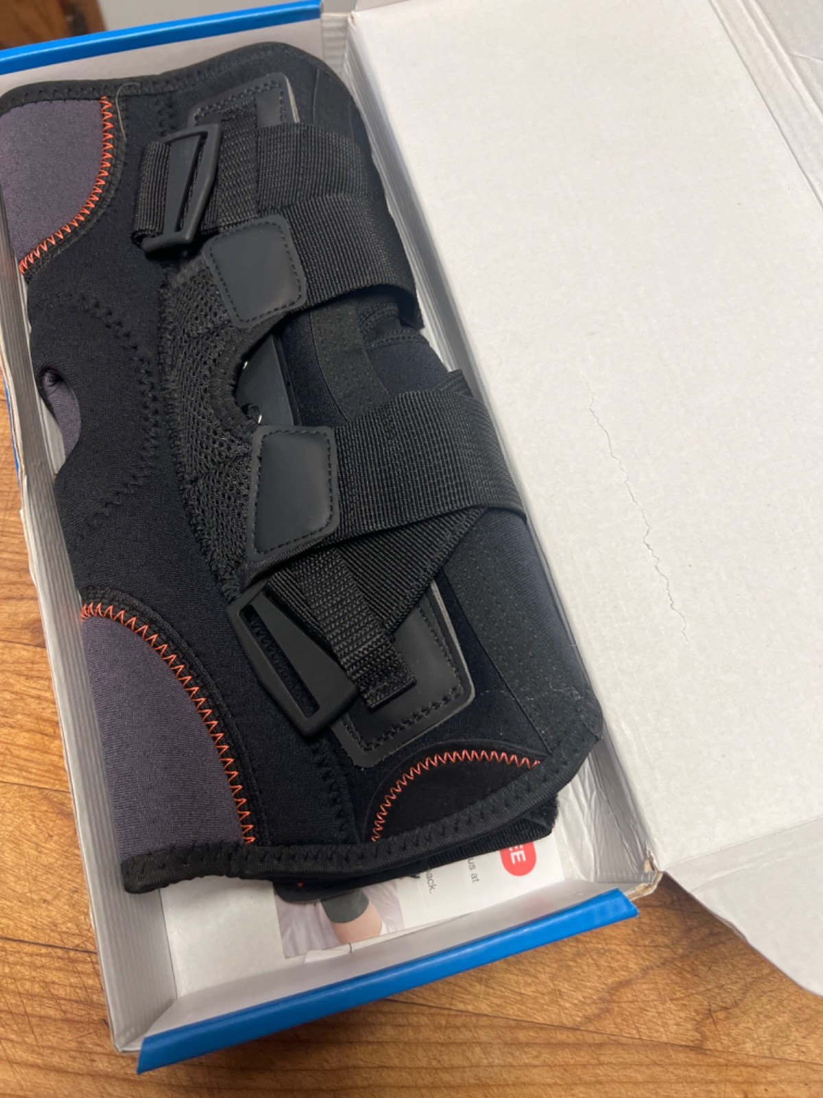 Omples Knee Brace small new in box black