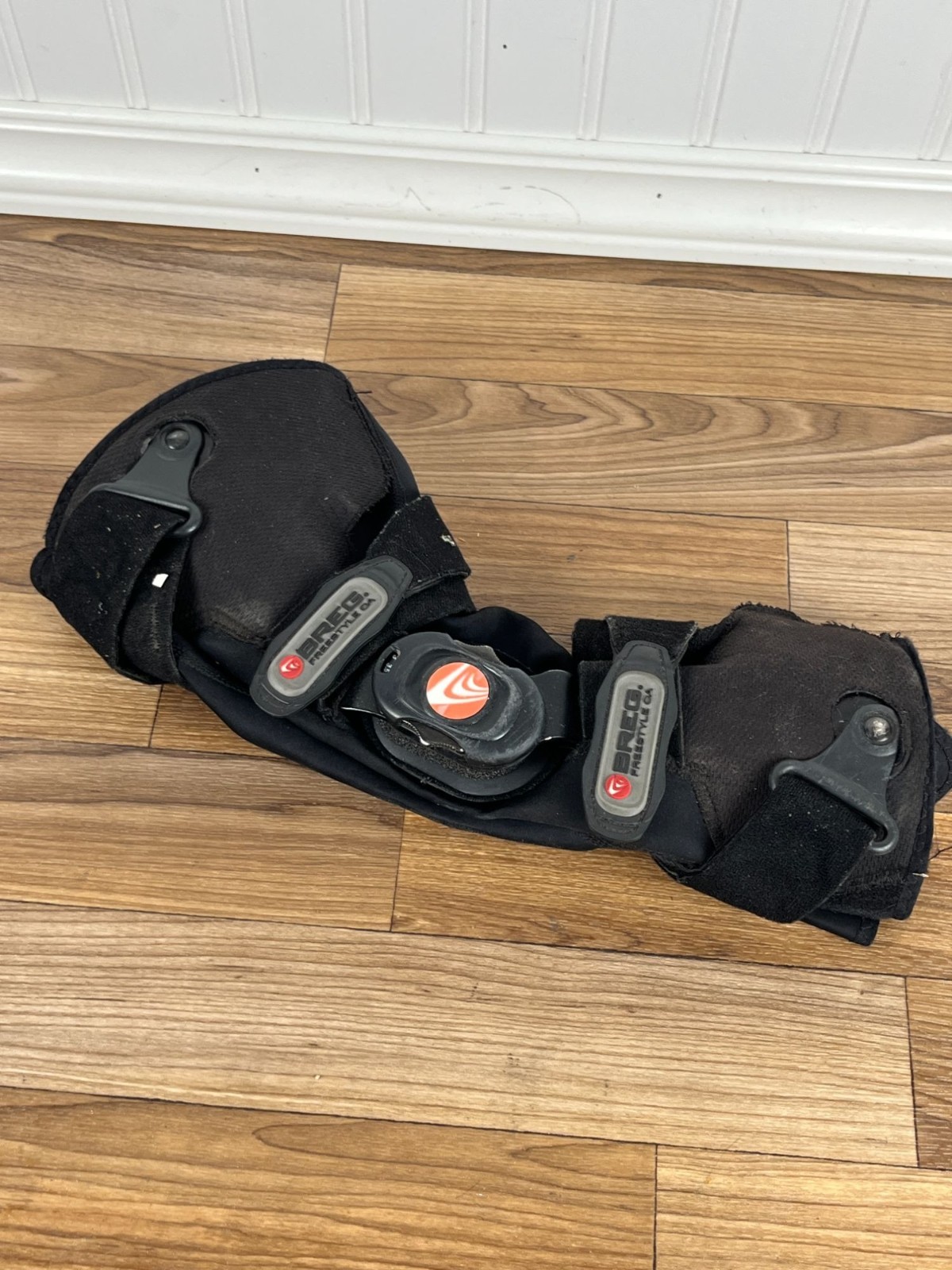 Breg Freestyle OA Medial Knee Brace LEFT Leg READ DESC SIZE ???