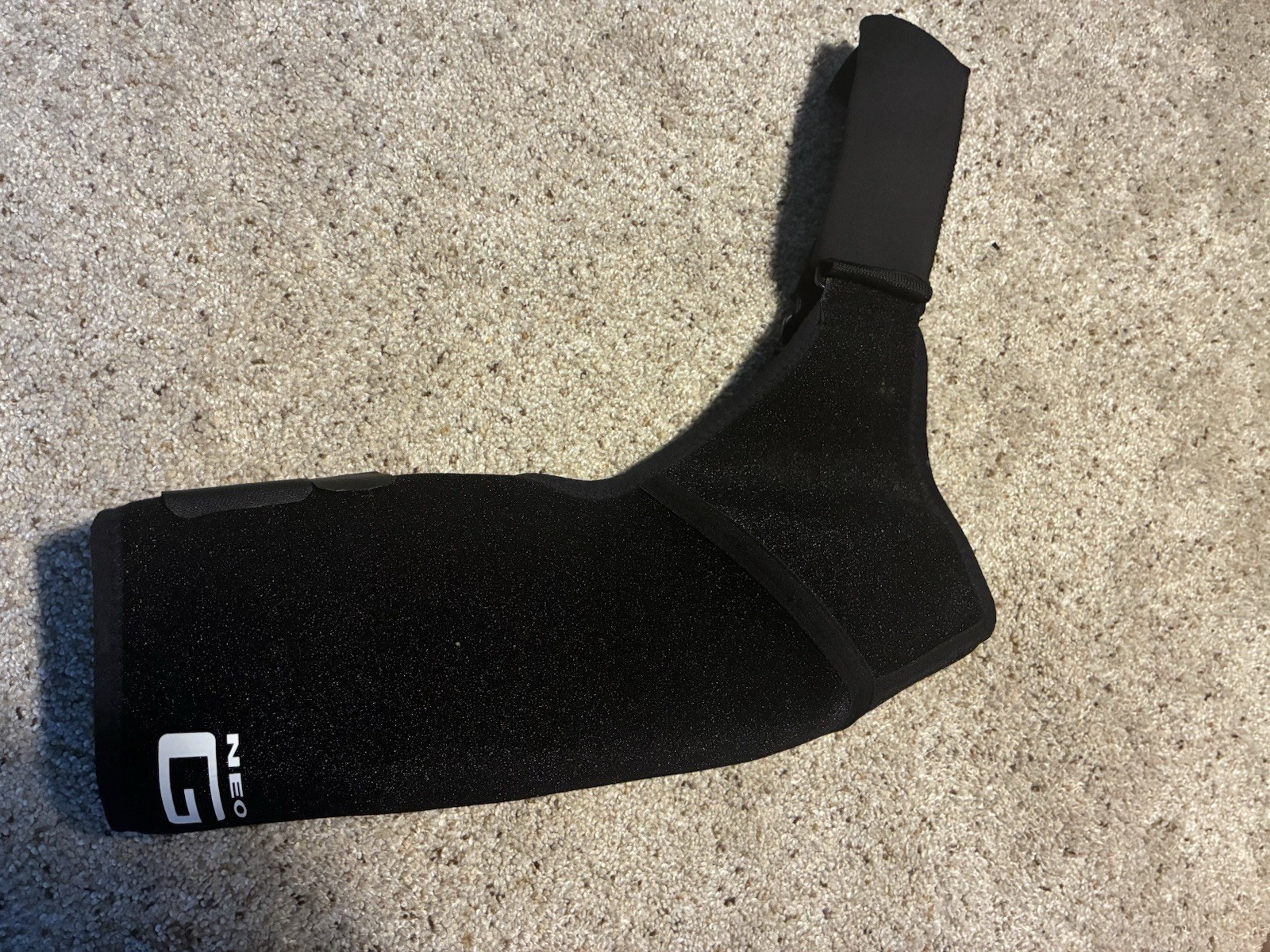 Neo G Universal Size Shoulder Support for Left or Right Arm Easy-Fit