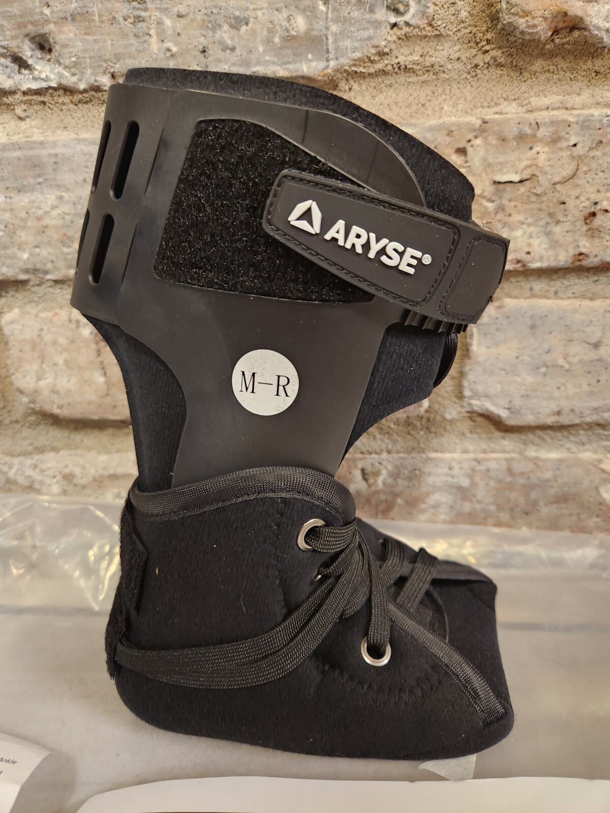 NEW ARYSE AY-06-102R MEDIUM RIGHT METFORCE ANKLE BRACE M-R