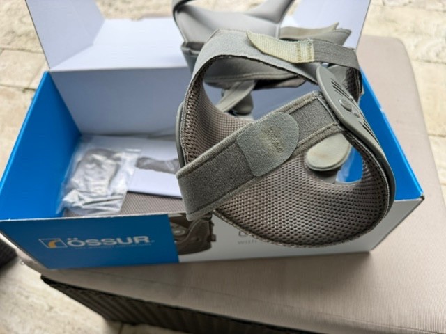 Oessur Unloader One Knee Brace Medium Right Medial for Left Knee