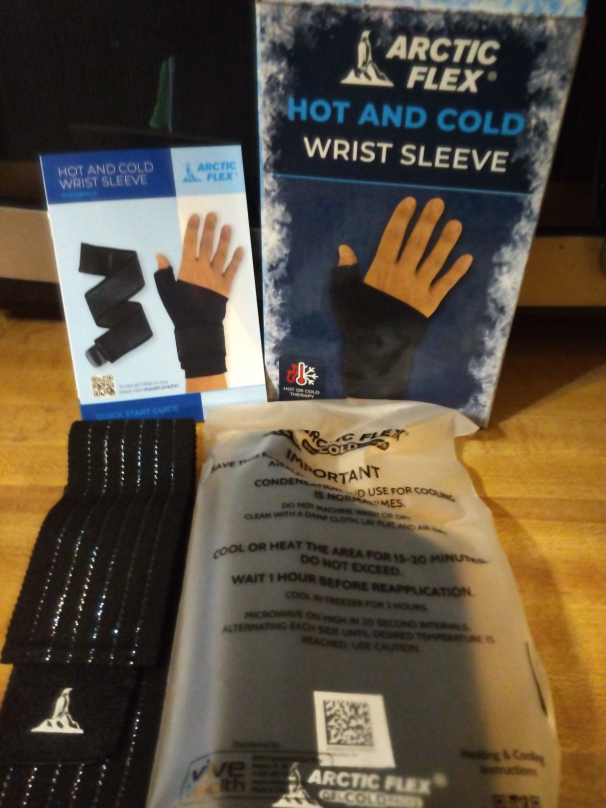 Arctic Flex Wrist Wrap MED Icy Hot Pack Compression Therapy Reusable NEW Carpal