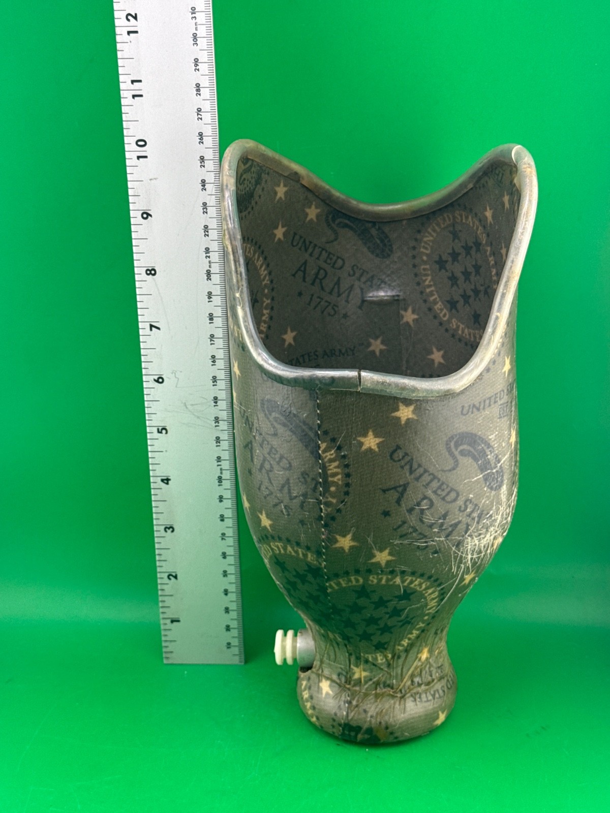 Right below knee prosthetic socket. Not for medical use.