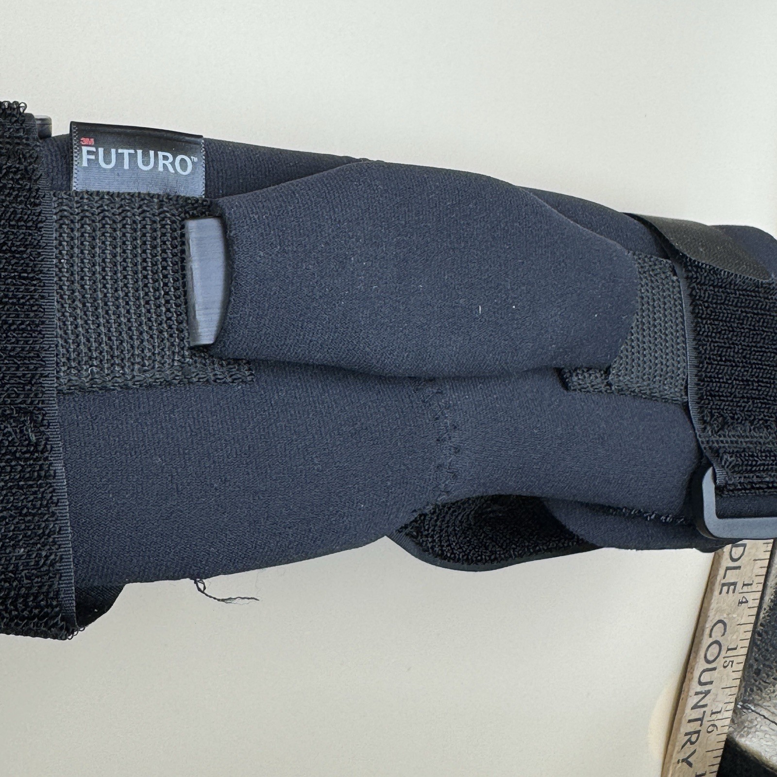 2010 Futuro Hinged Knee Support Brace Prevent Lateral Motion One Size Open Box
