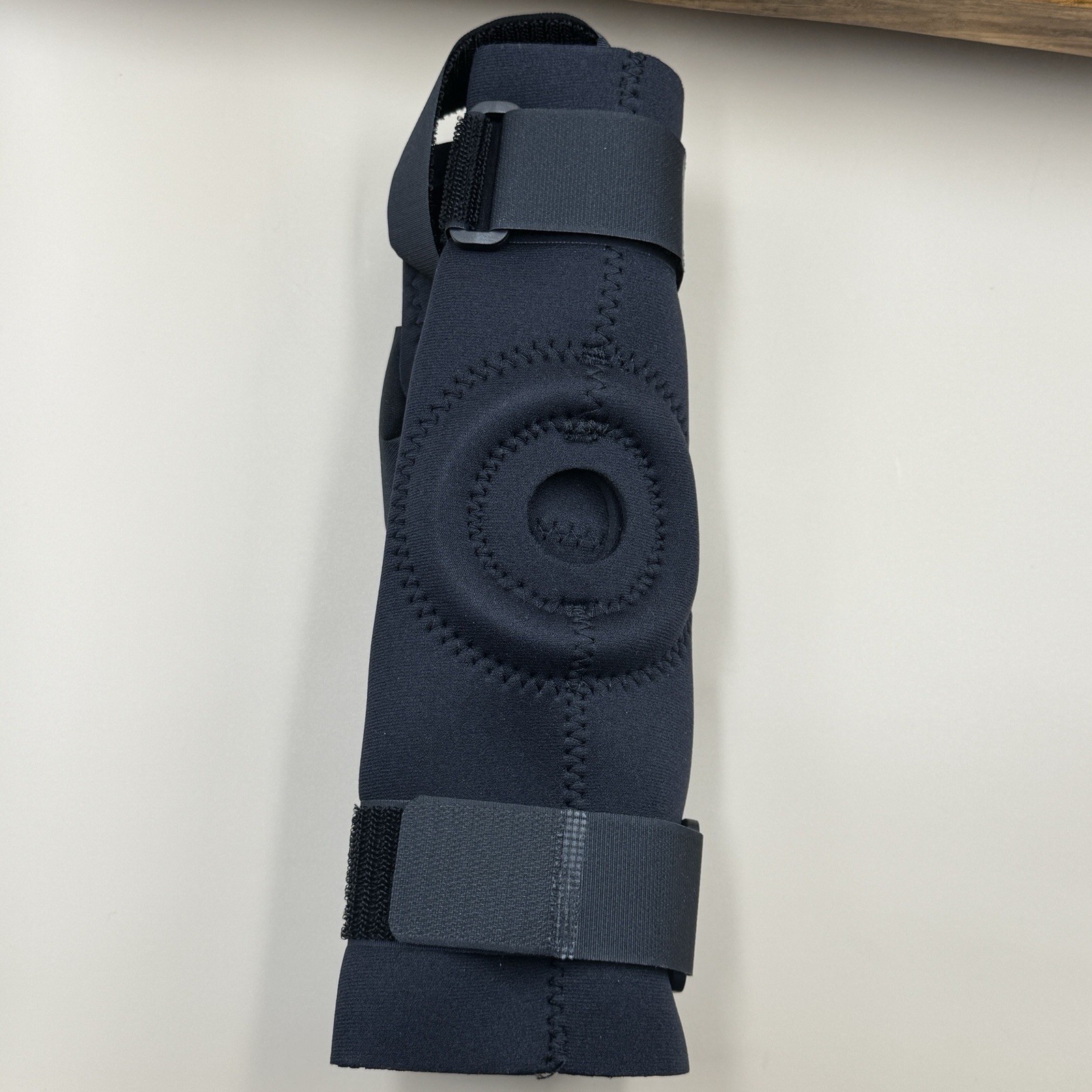 2010 Futuro Hinged Knee Support Brace Prevent Lateral Motion One Size Open Box
