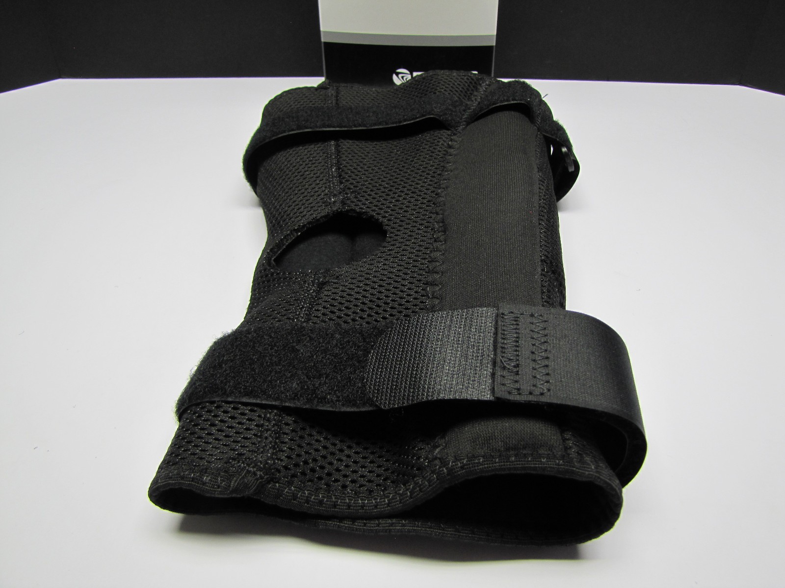 Breg Airmesh Economy Hinged Pull-On Knee Brace w Open Back – Large 21714