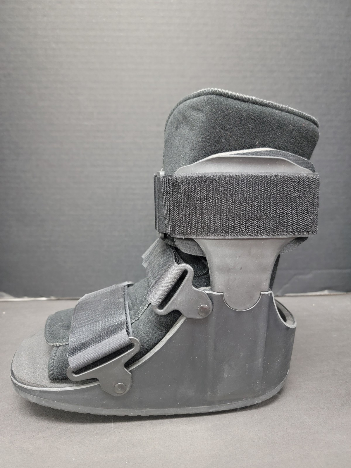 United Ortho Short Cam Walker Fracture Boot – Multi-Size – Inflatable