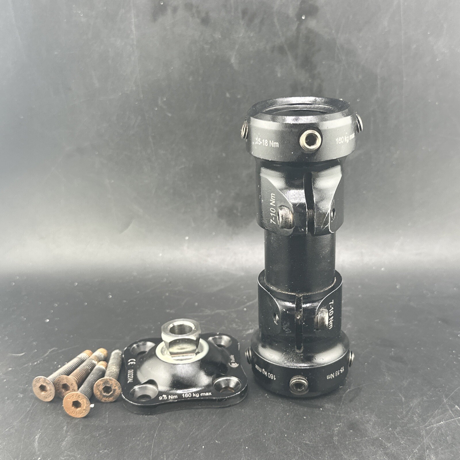Trulife Prosthetic Components Pylon Tube Clamps. Black 30mm Parts.