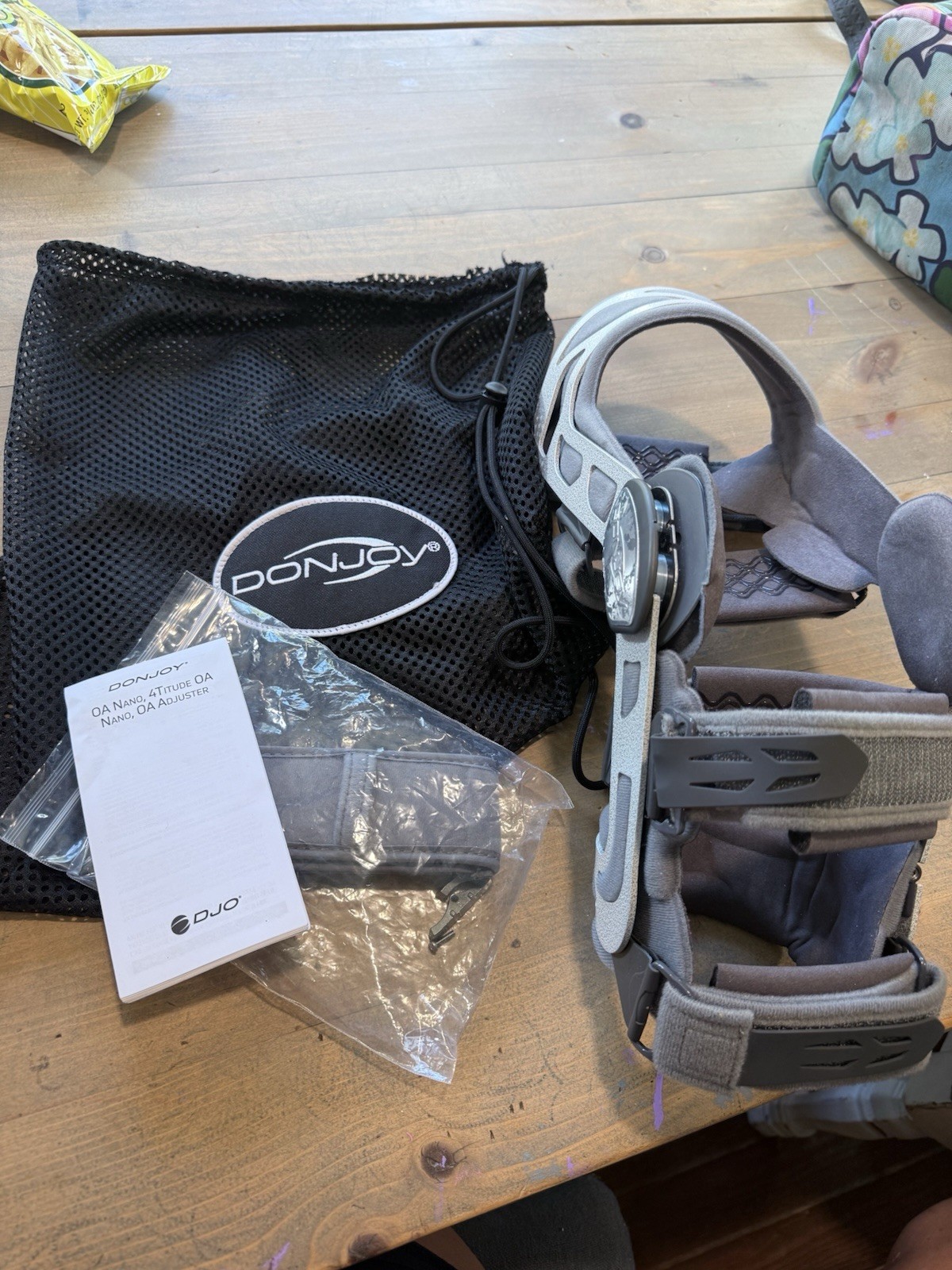 DonJoy OA Nano Right Lateral Knee Brace Osteoarthritis Unloader w/ Bag Manual