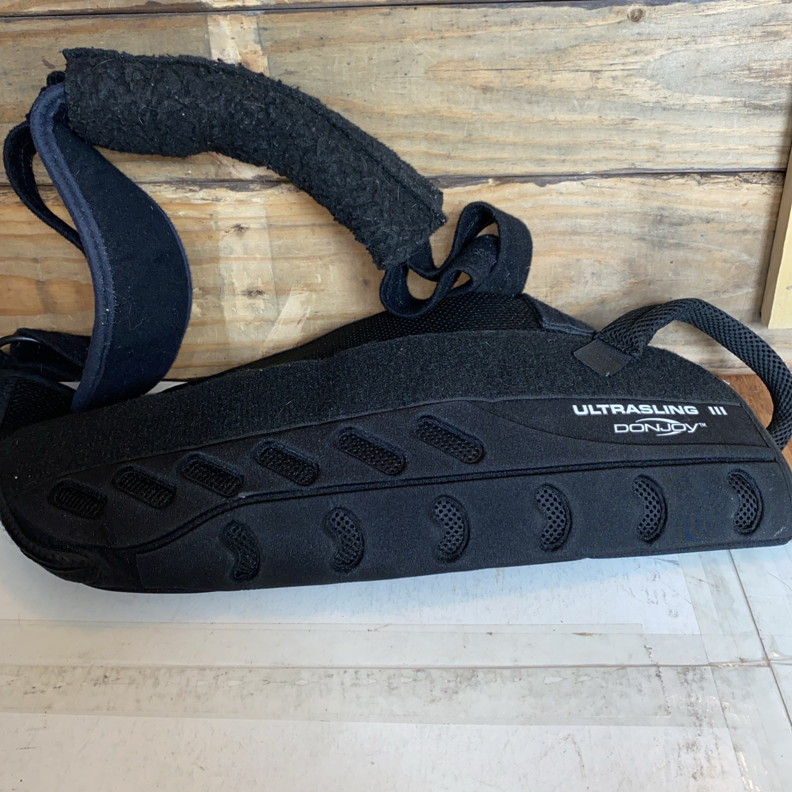 DONJOY UltraSling III Shoulder Support Sling Preowned Excellent Condition