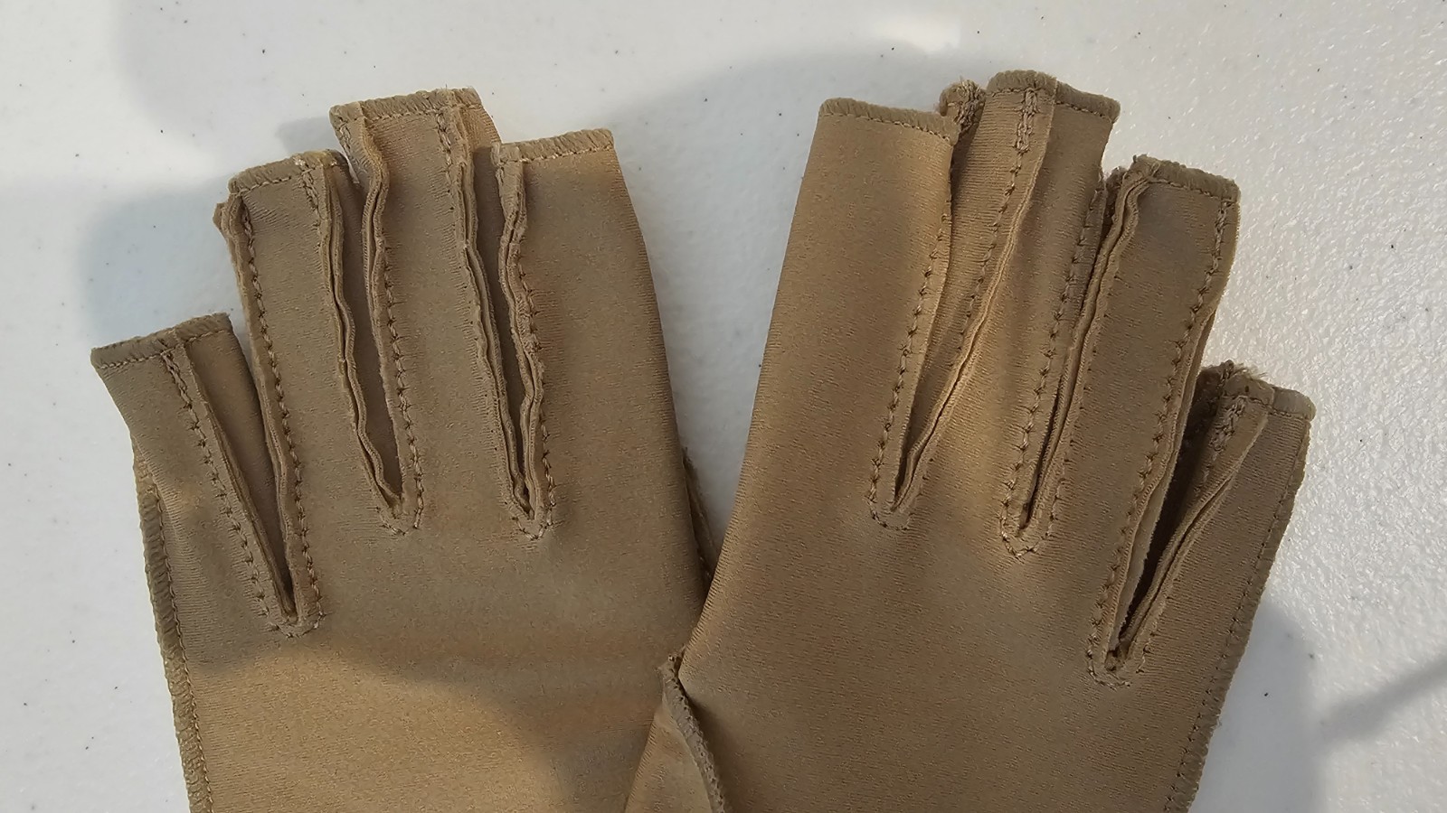 Isotoner Therapeutic Compression Gloves Open Finger Camel Large Arthritis Pain