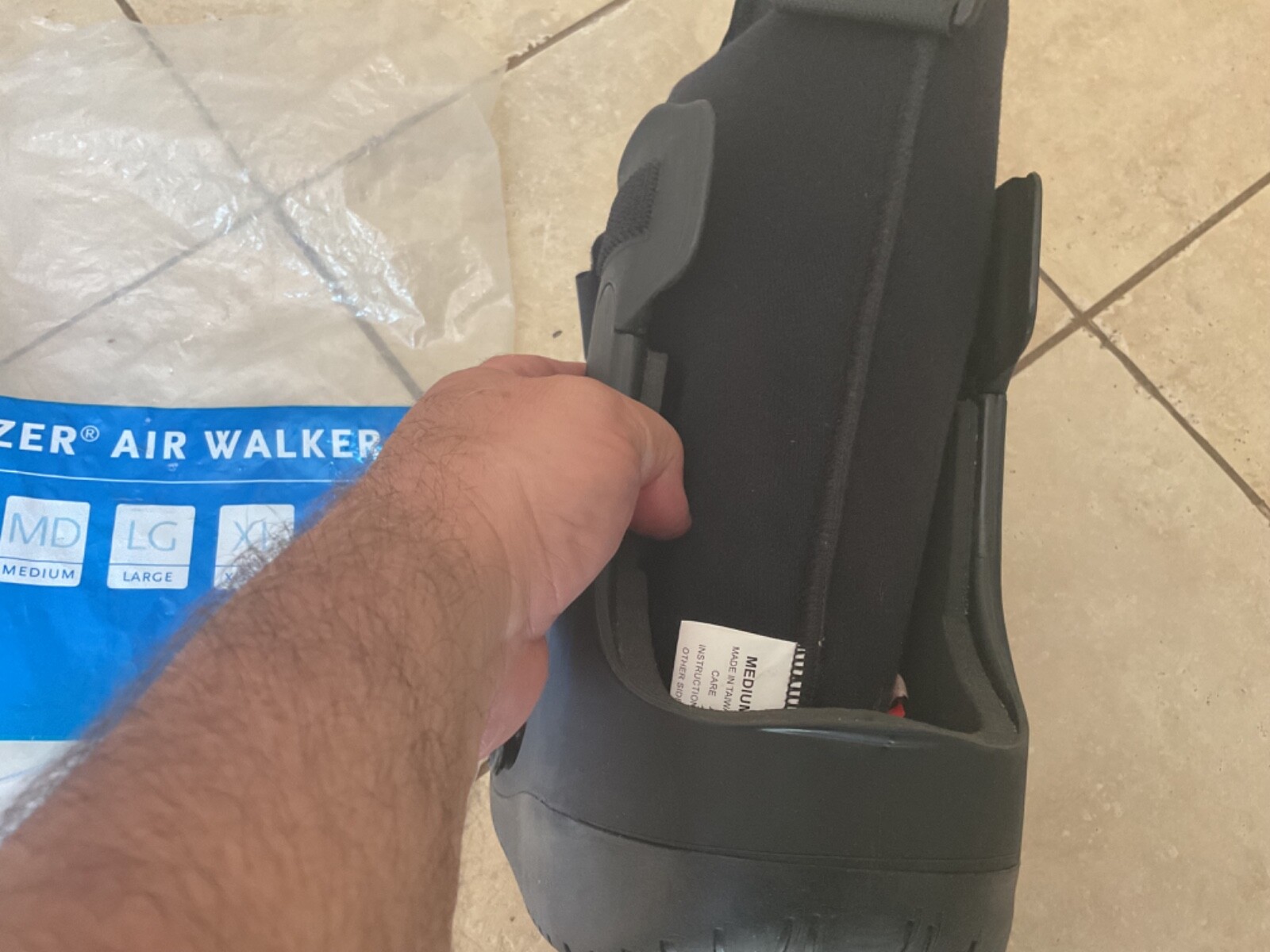 OSSUR EQUALIZER Low Top Air Walker Boot Medical Grade Size Medium Air Cast EUC
