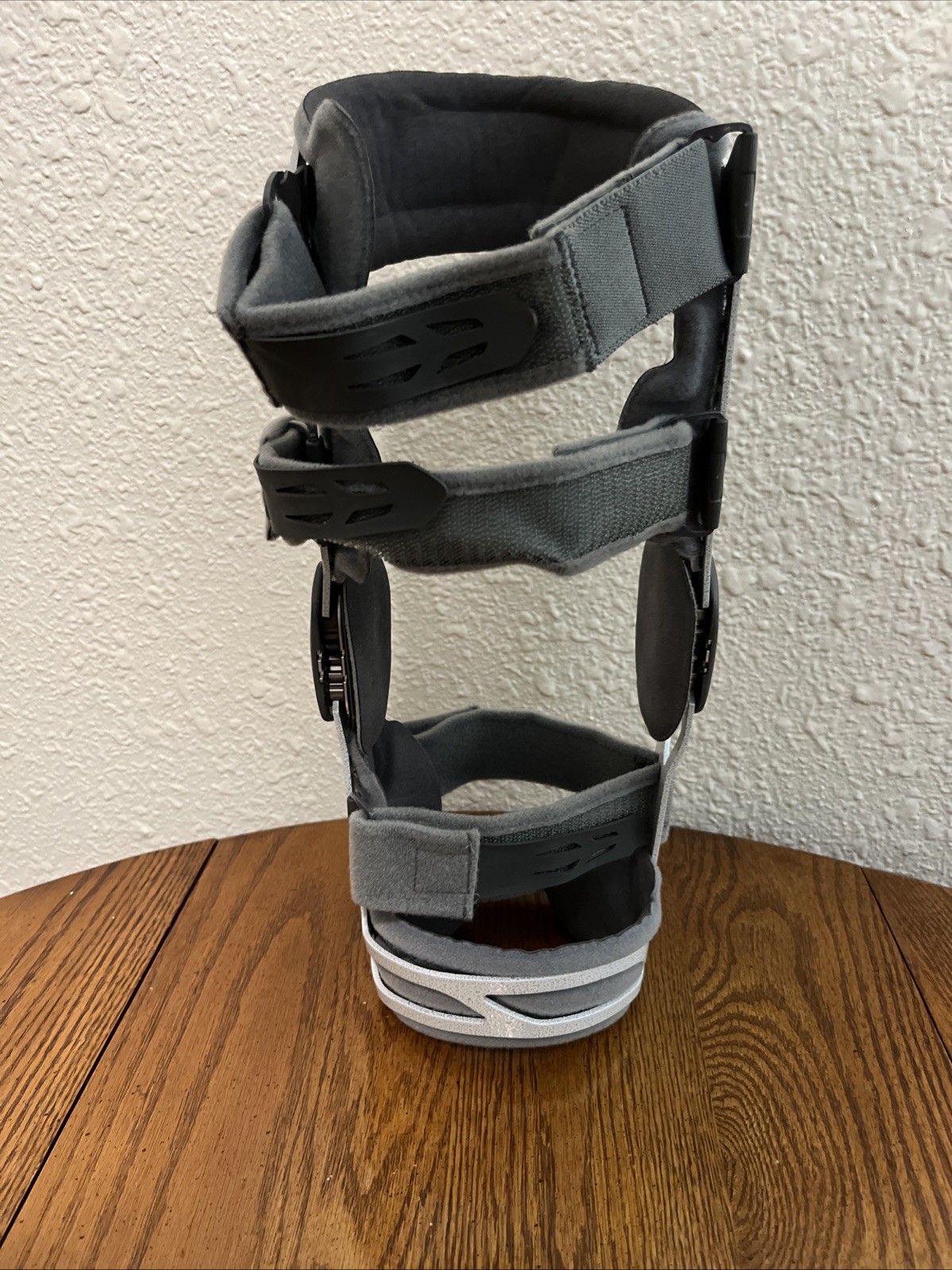 DonJoy OA Nano Knee Brace Medium Left Leg Unloader Osteoarthritis Rigid Support