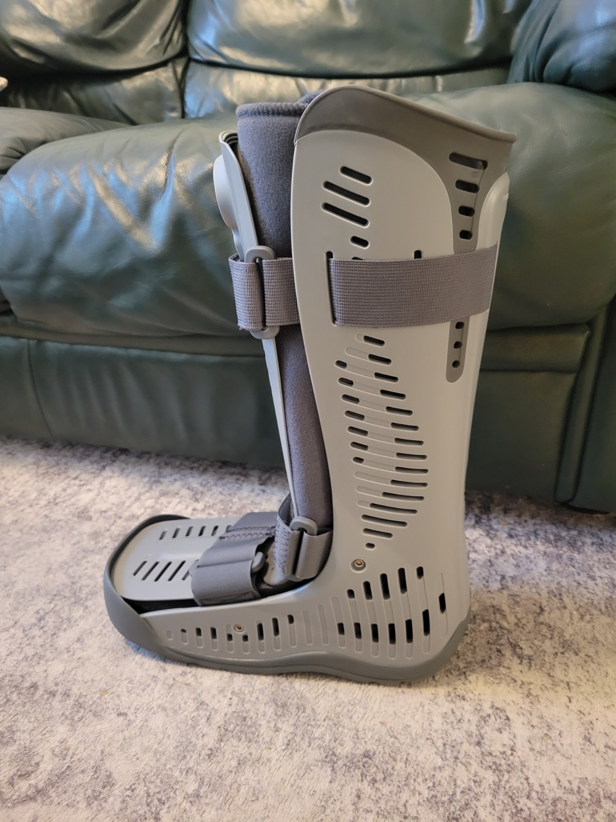 Ossur Rebound Air Walker Tall Boot Size Medium Excellent Barely Used