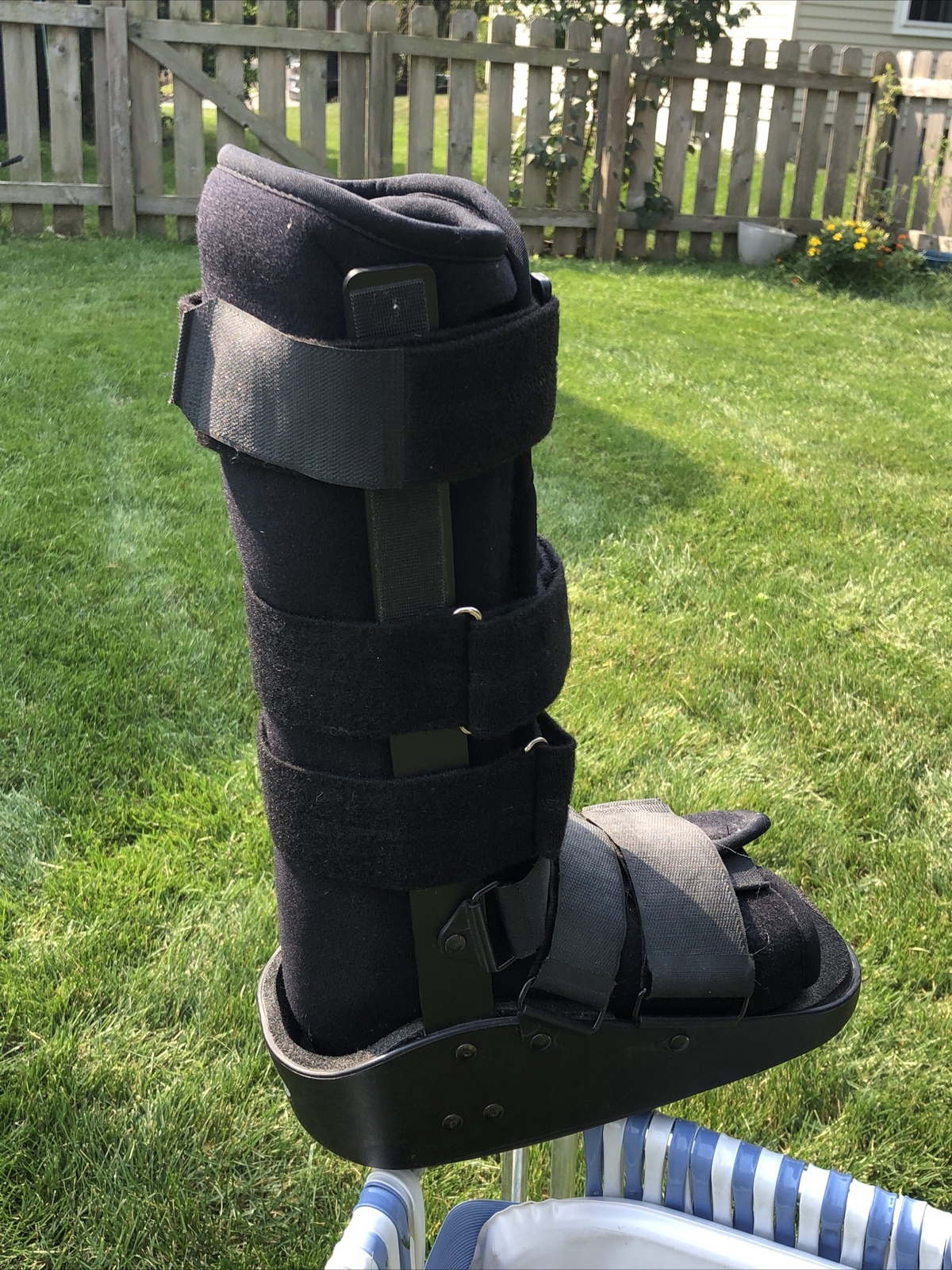 MAXTRAX Orthopedic Inflatable Walking Boot Brace Medium Ankle Foot DJO LLC .