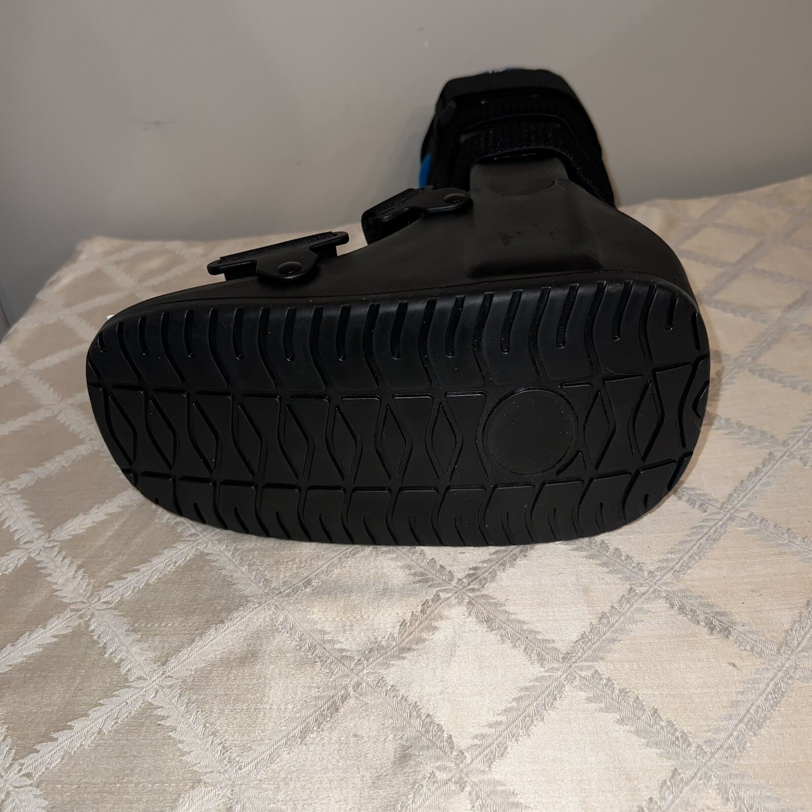 UNITED ORTHO Air Stabilizer Ankle Walker Fracture Boot ~ Size Small Unisex