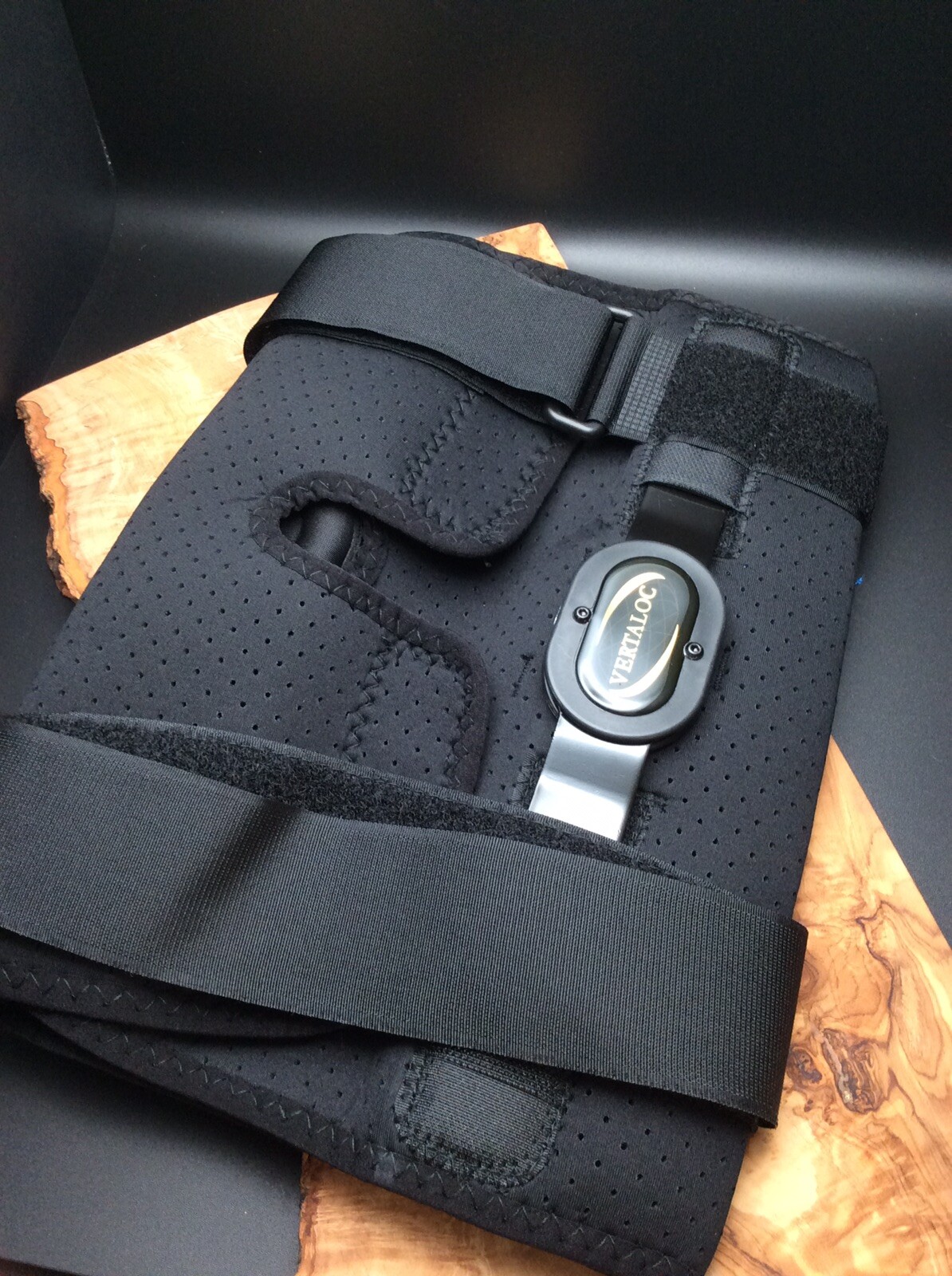 Vertaloc Dynamic Knee Brace Size L Model USD601DKB Black