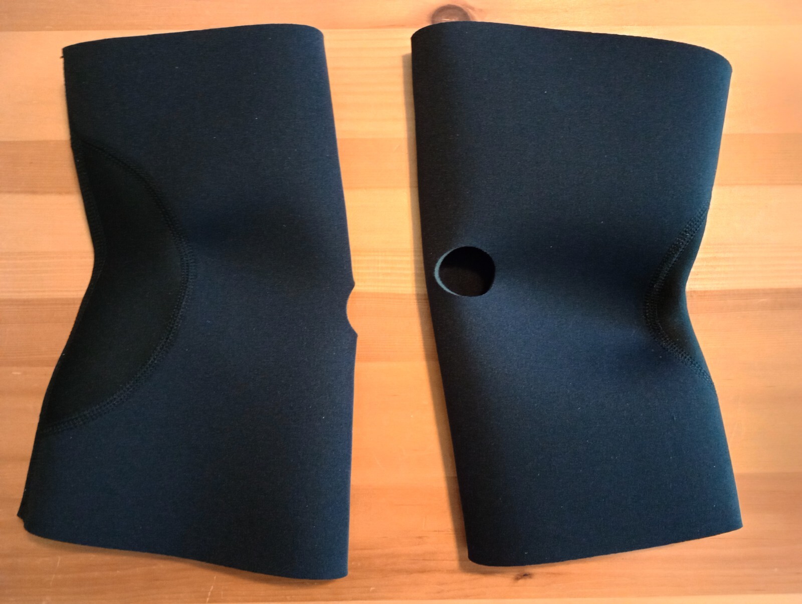 Two Large Roylan Black Neoprene Knee Sleeves/ Braces NEW