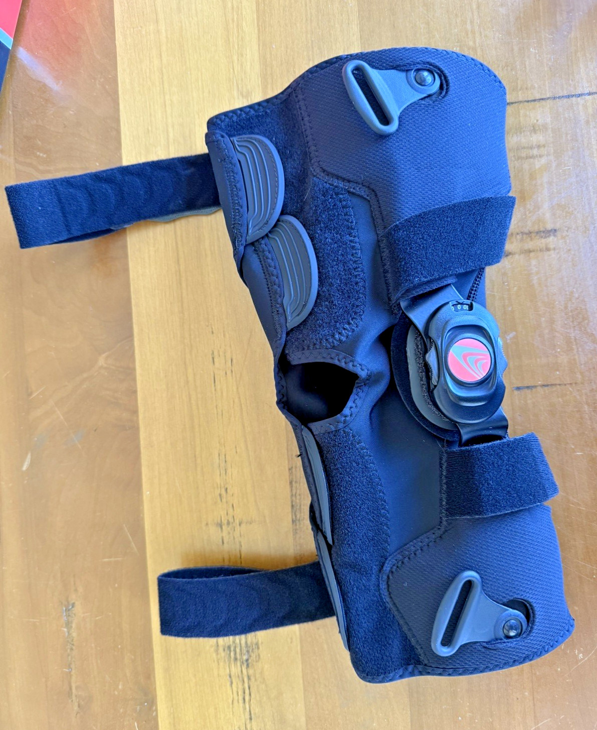 NEW: Breg Freestyle Medial OA MED RT Lateral Brace Right Knee 11773