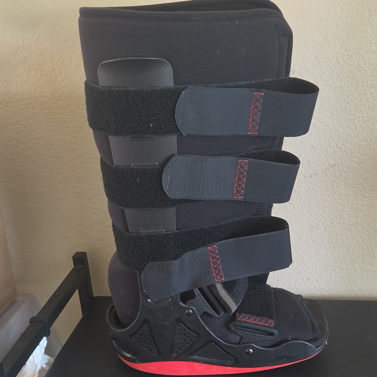 XcelTrax Adjustable Walking Boot Immobilizer, Black/Red, Size M, CE