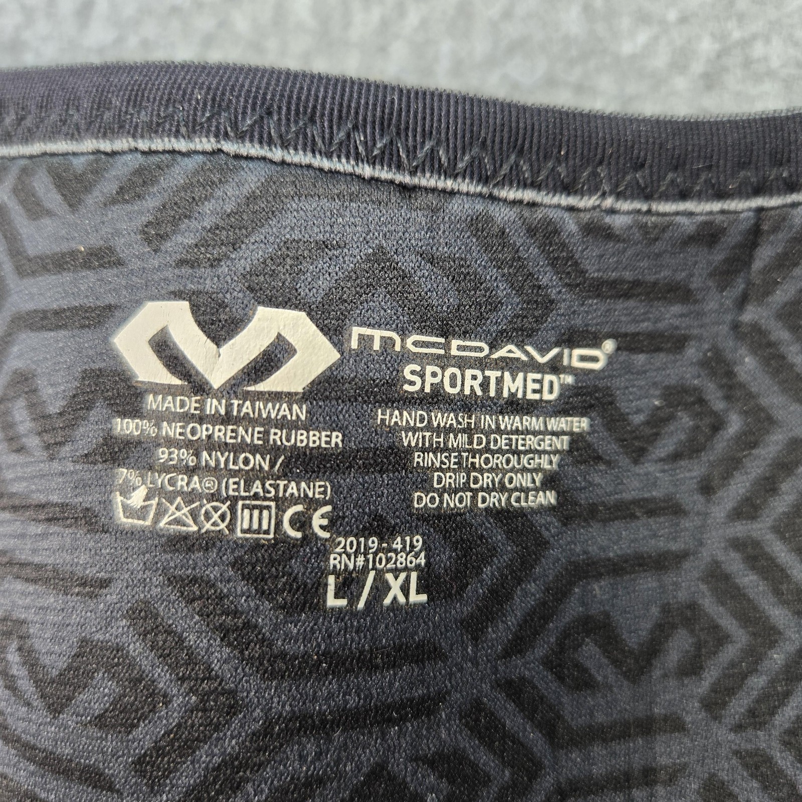 McDavid Brace L Leg Compression Stabilization Neoprene Nylon Rubber Black