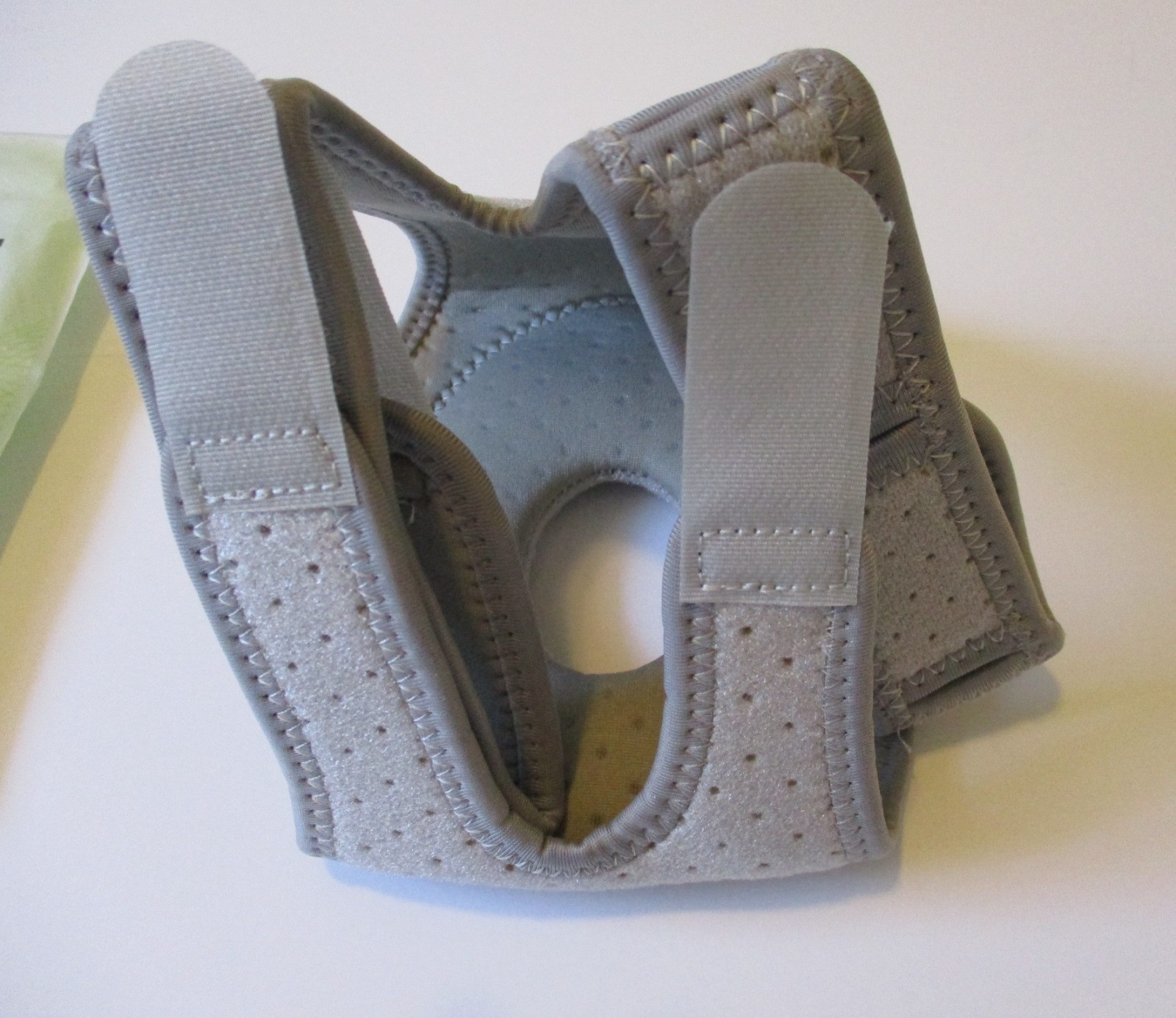 Wellnee Knee Brace – Adjustable – One Size Fits All