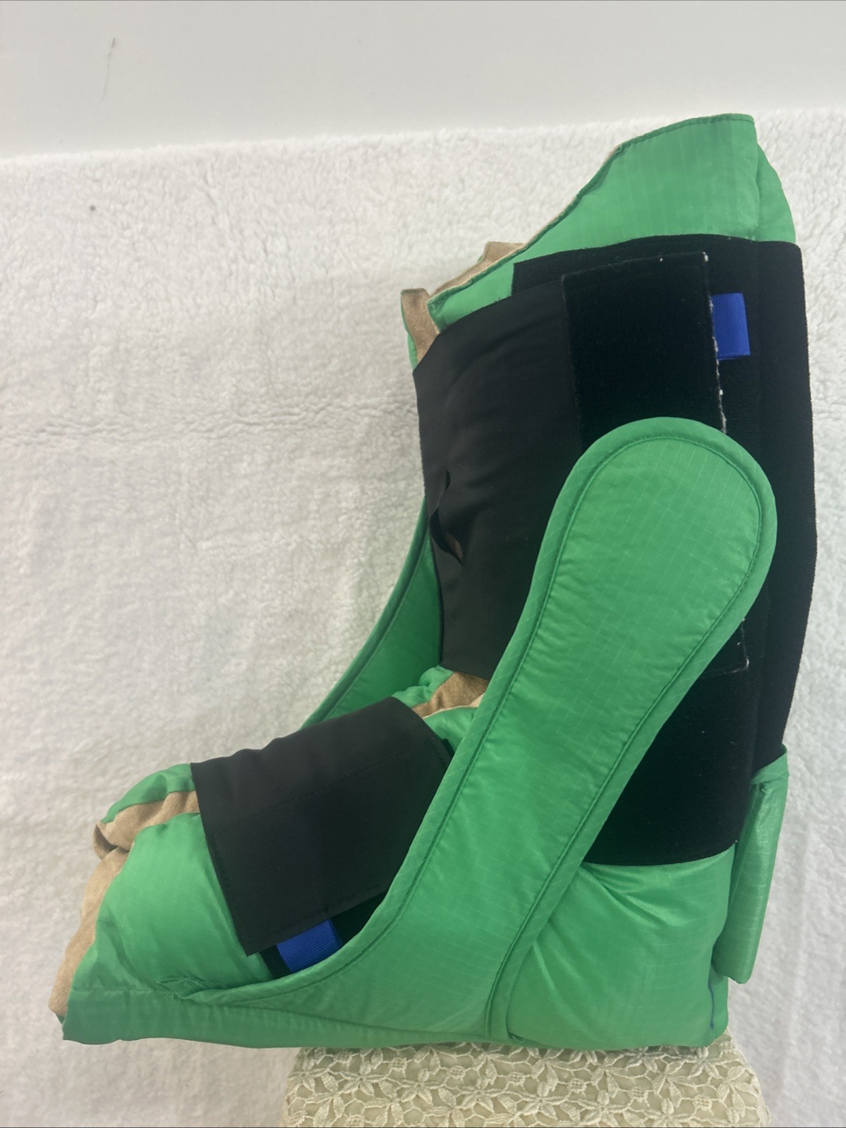 EHOB TruVue Standard Heel Protector Boot With Wedge Size 7 – 12.5″